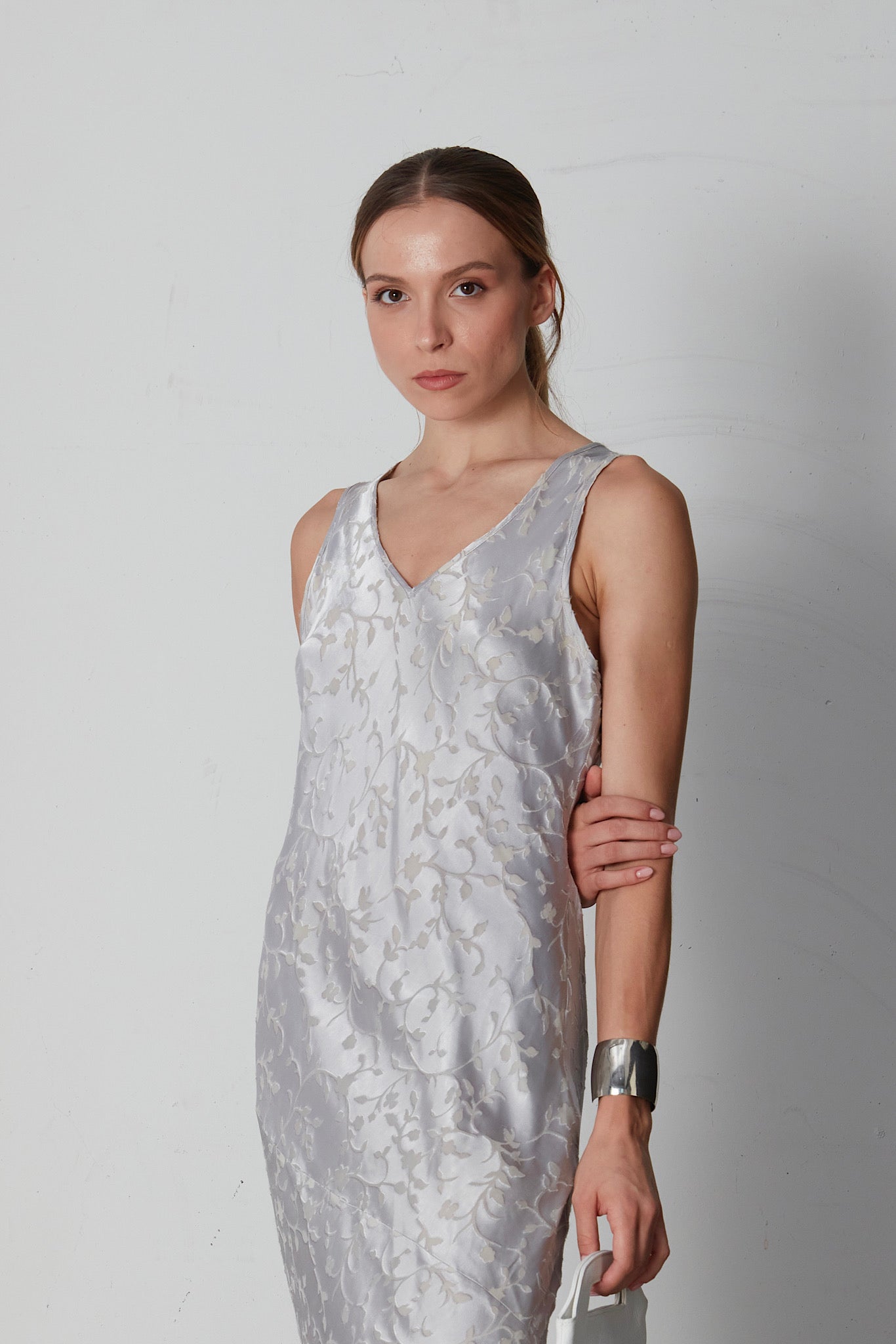 Abito lungo in jacquard floreale di viscosa e seta