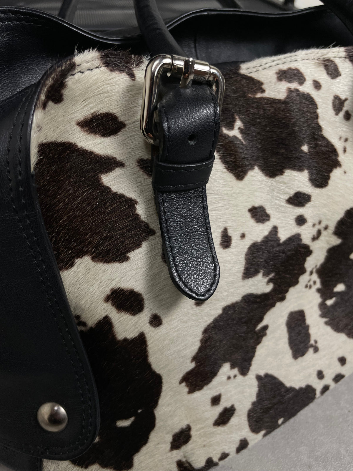 Borsa in vera pelle con il davanti in cavallino cow print