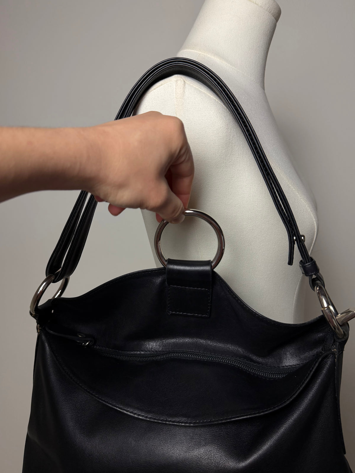 Borsa in pelle nera da spalla o tracolla