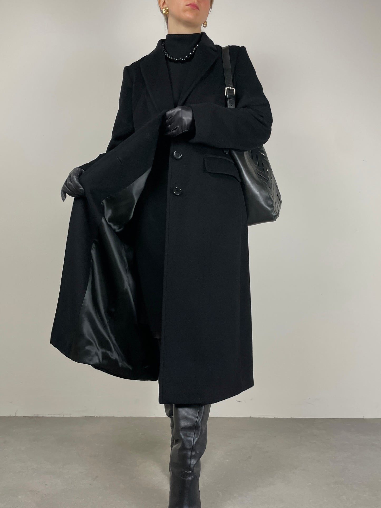 Cappotto nero in lana, angora e cashmere