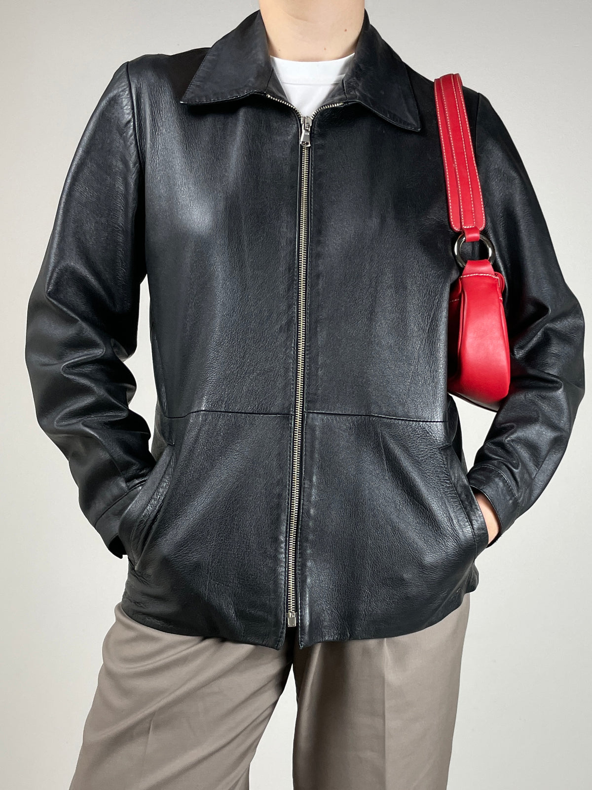 Giacca minimal in vera pelle nera