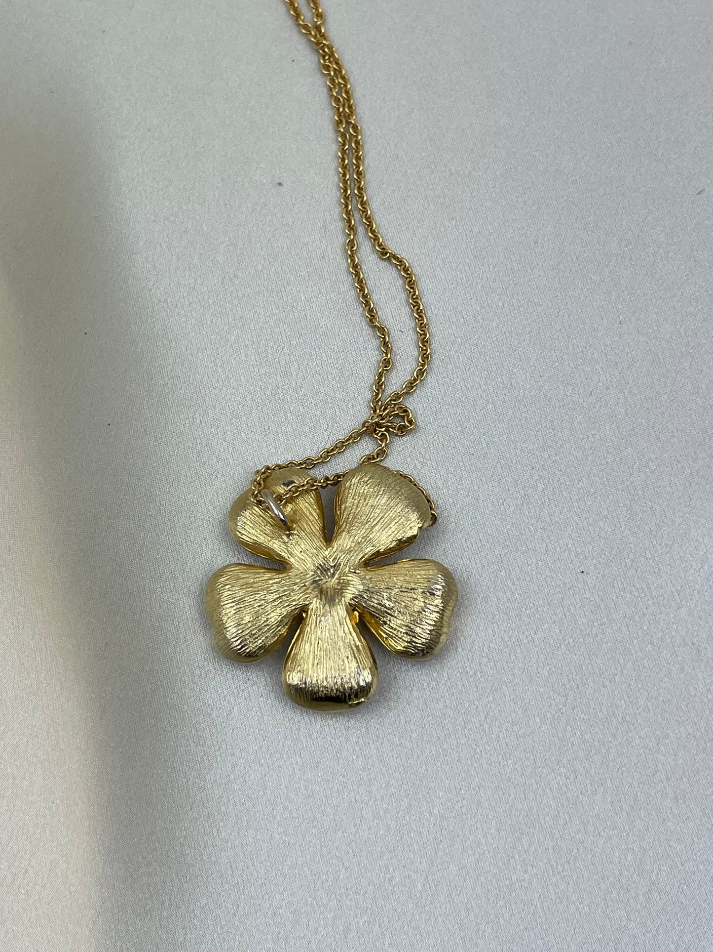 Collana vintage con pendente a fiore