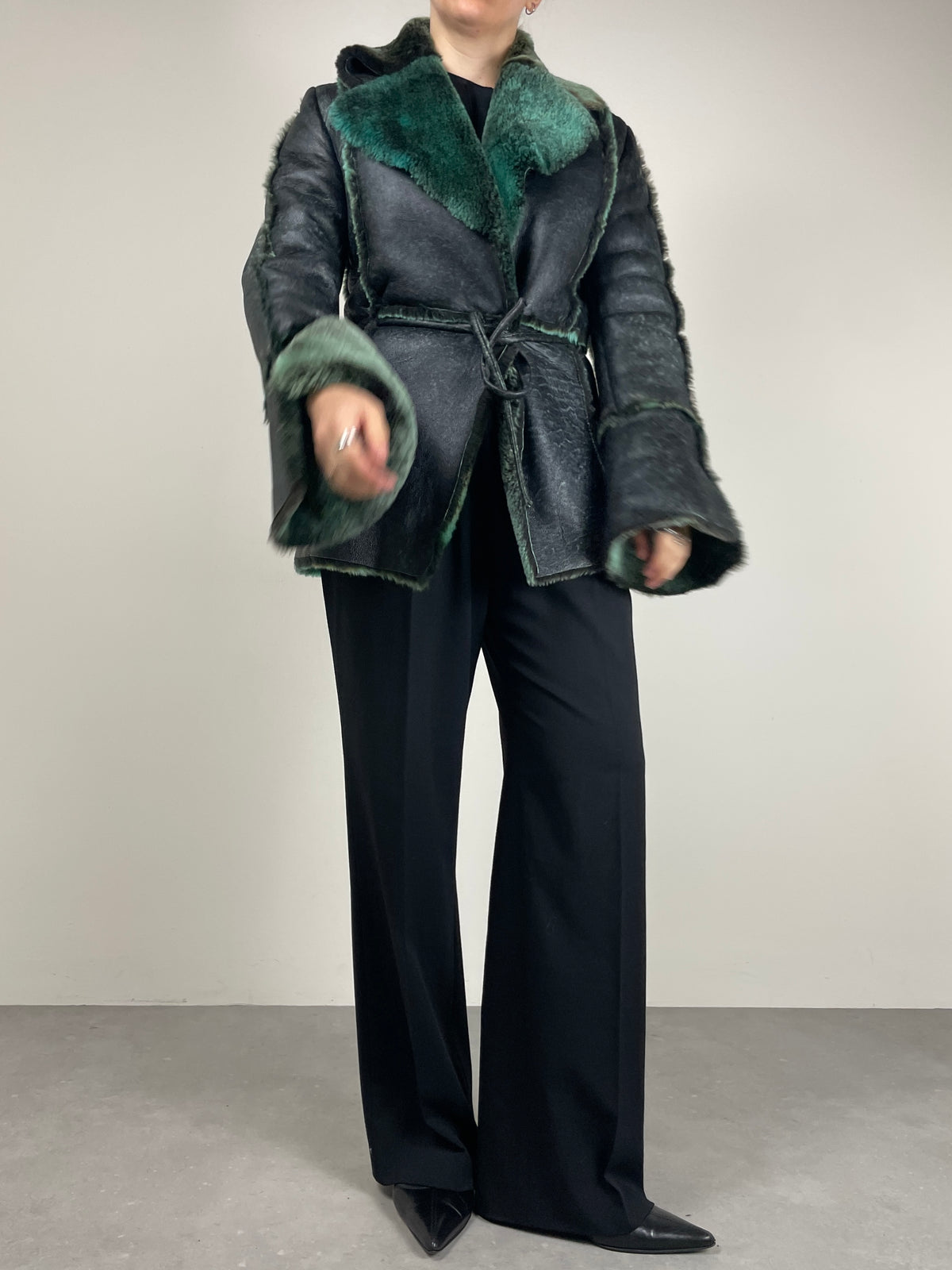Shearling vintage Made in Italy antracite con riflessi verde salvia