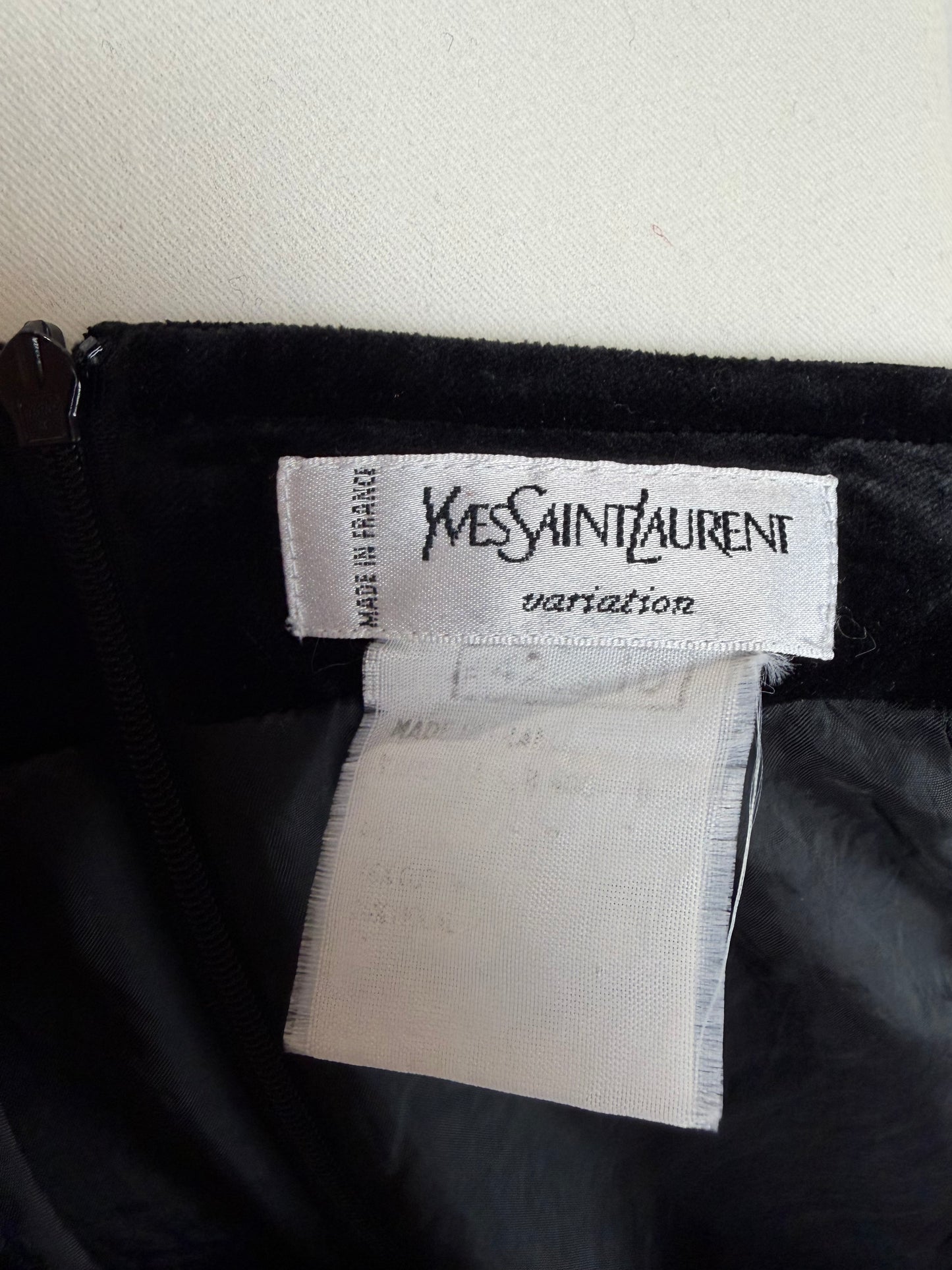 Gonna Yves Saint Laurent in velluto di cotone nero