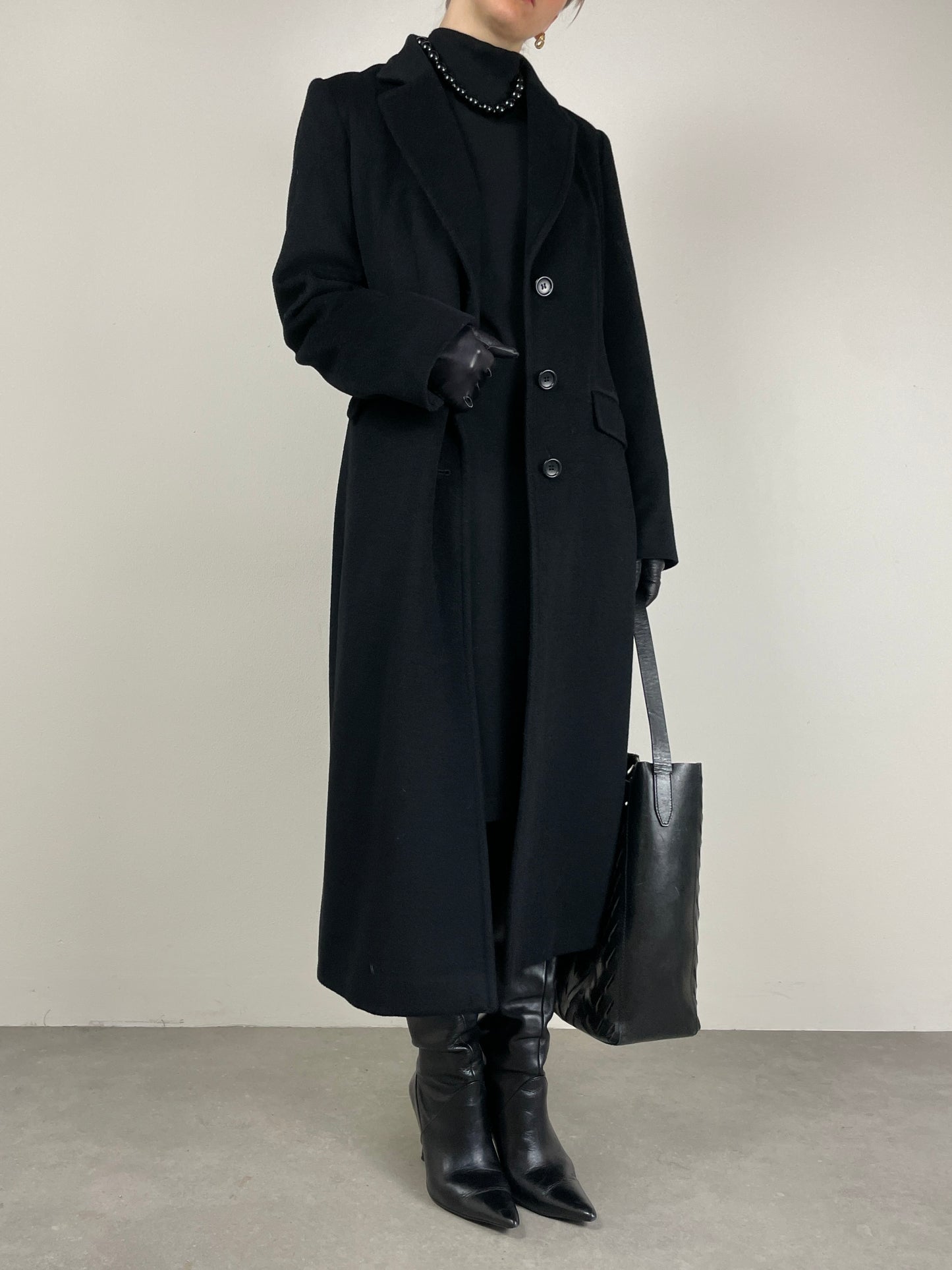 Cappotto nero in lana, angora e cashmere