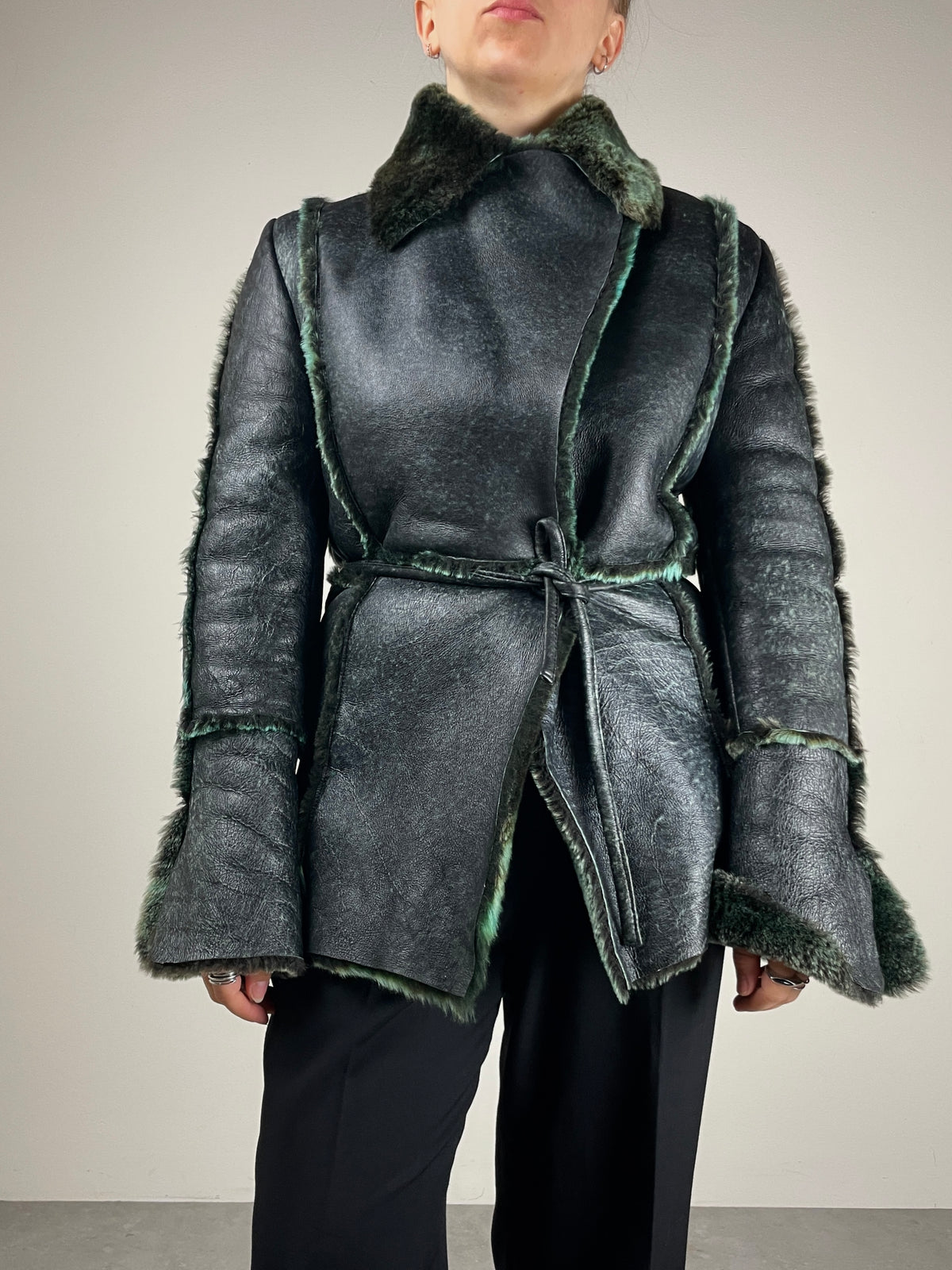 Shearling vintage Made in Italy antracite con riflessi verde salvia