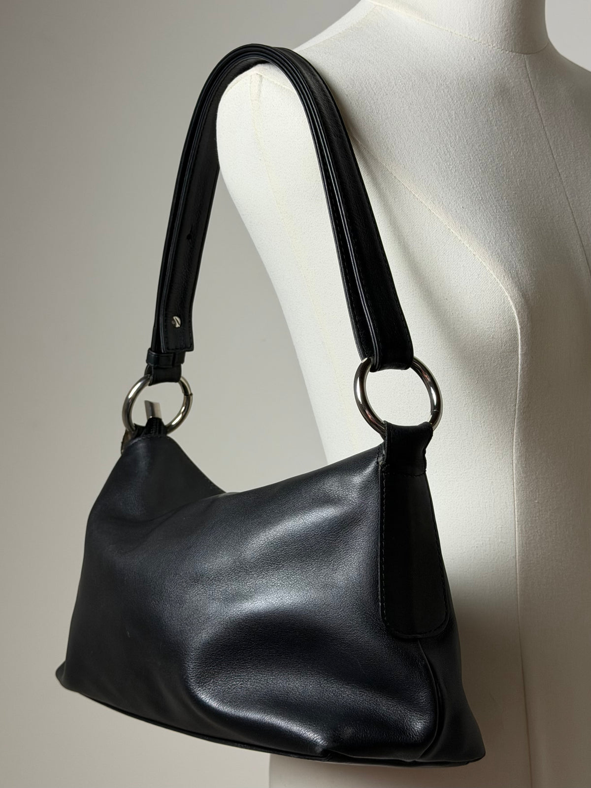Borsa in pelle nera da spalla o tracolla