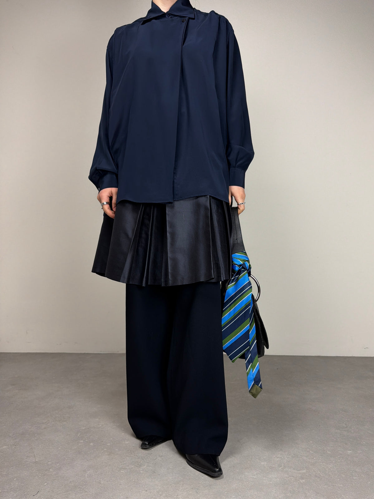 Blusa in pura seta blu