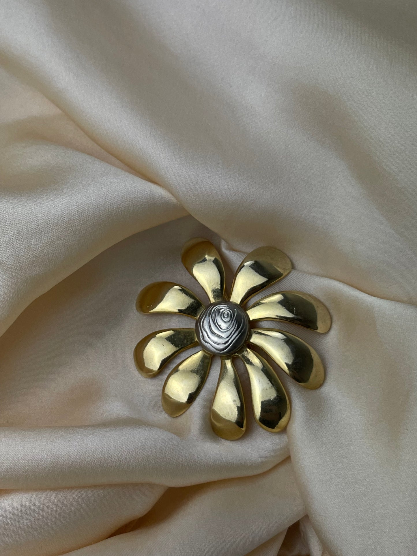 Flower brooch