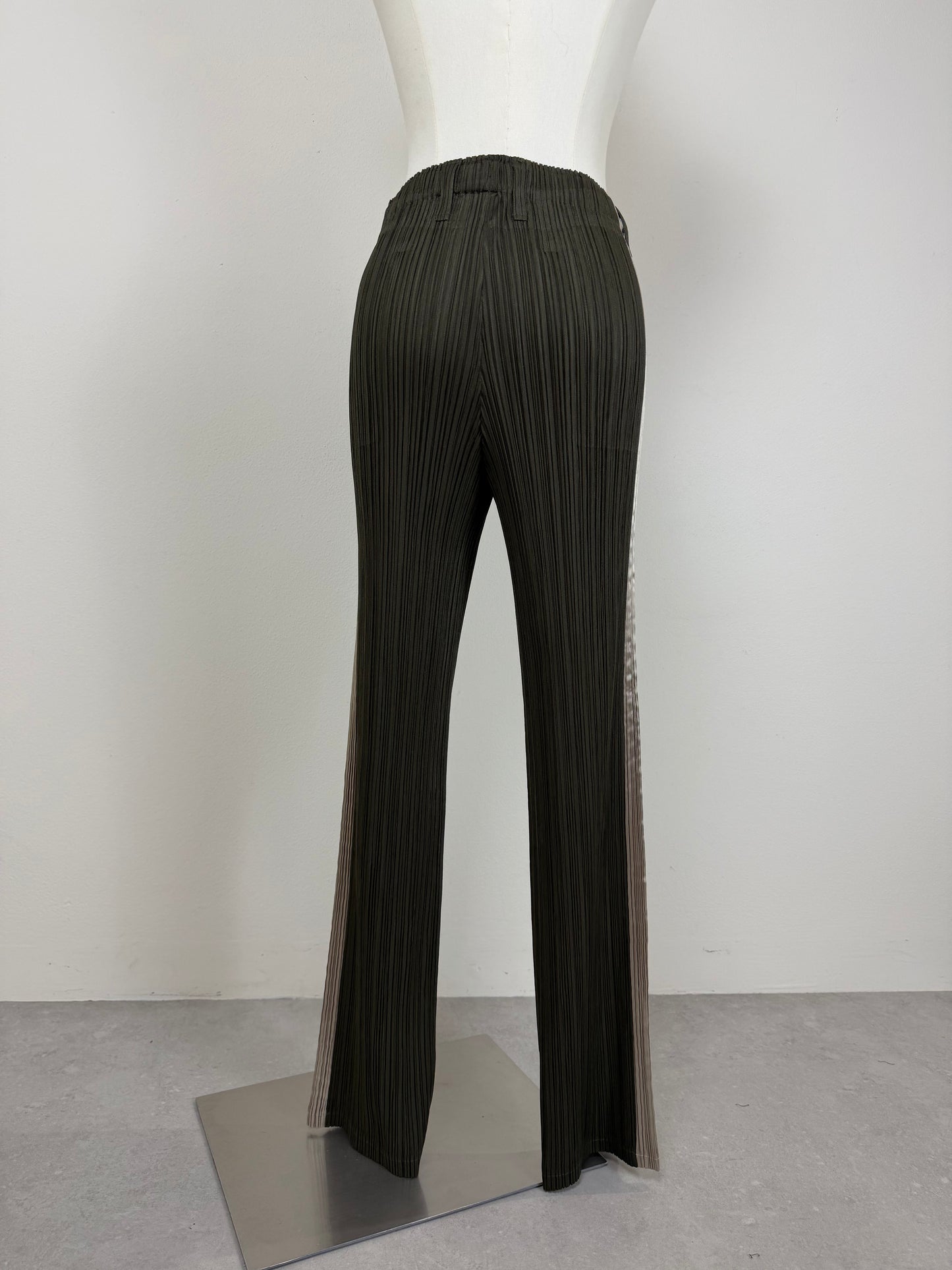 Pleats Please Issey Miyake pantaloni