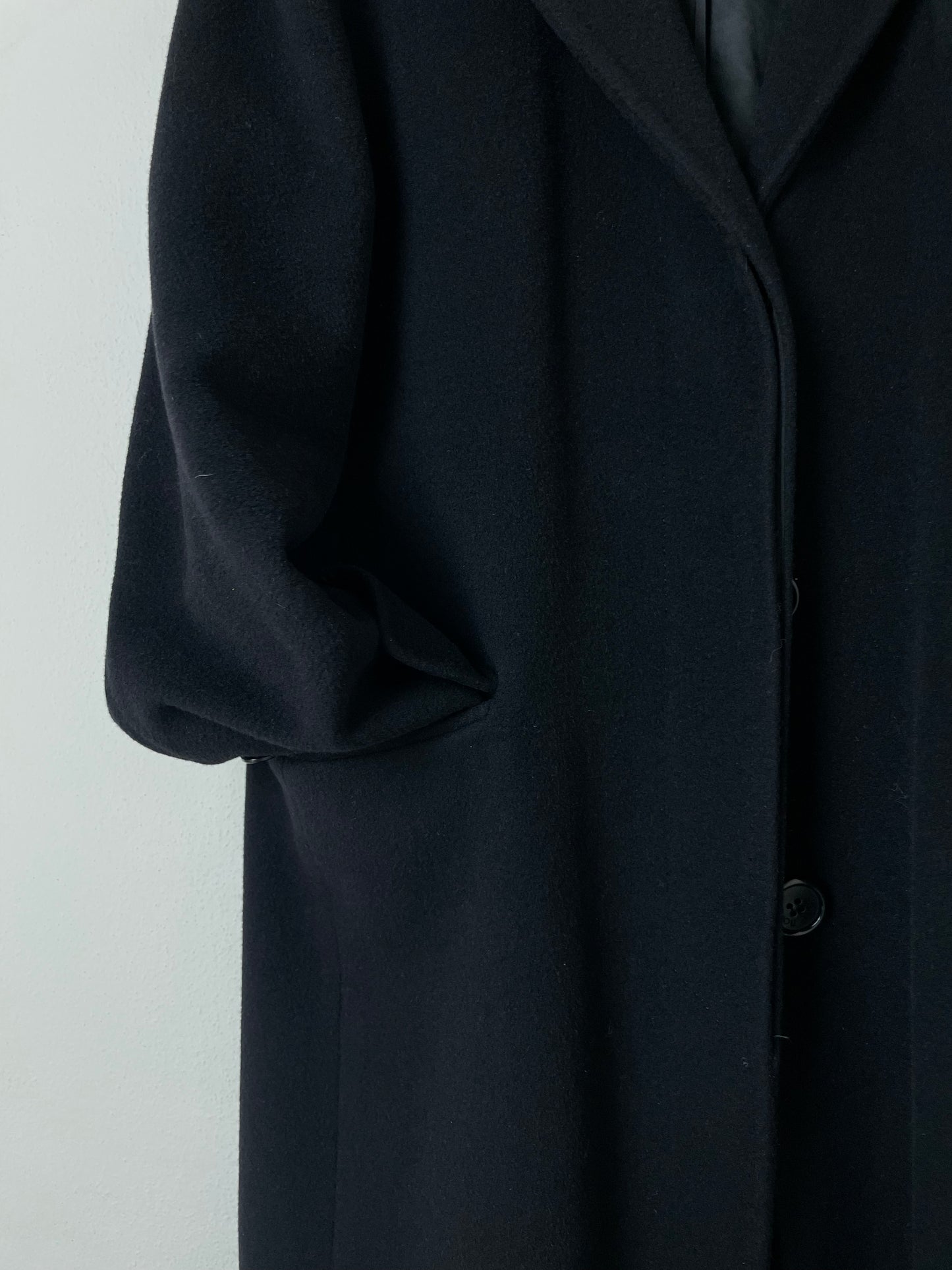 Cappotto nero in lana, angora e cashmere