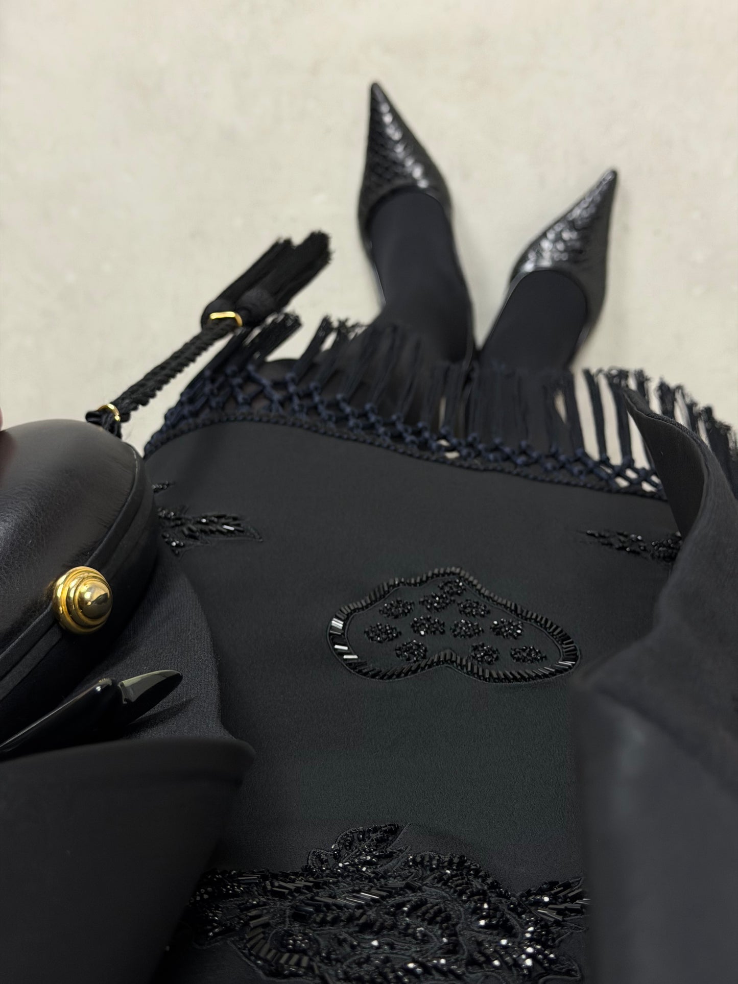 Abito vintage con frange e ricami