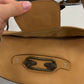 Borsa in vera pelle con dettagli in metallo