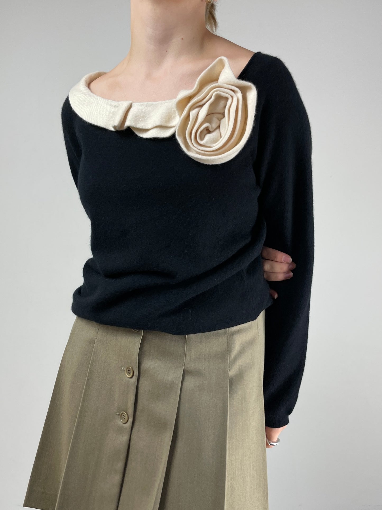 Valentino Cachemire Couture maglioncino in con fiore sullo scollo