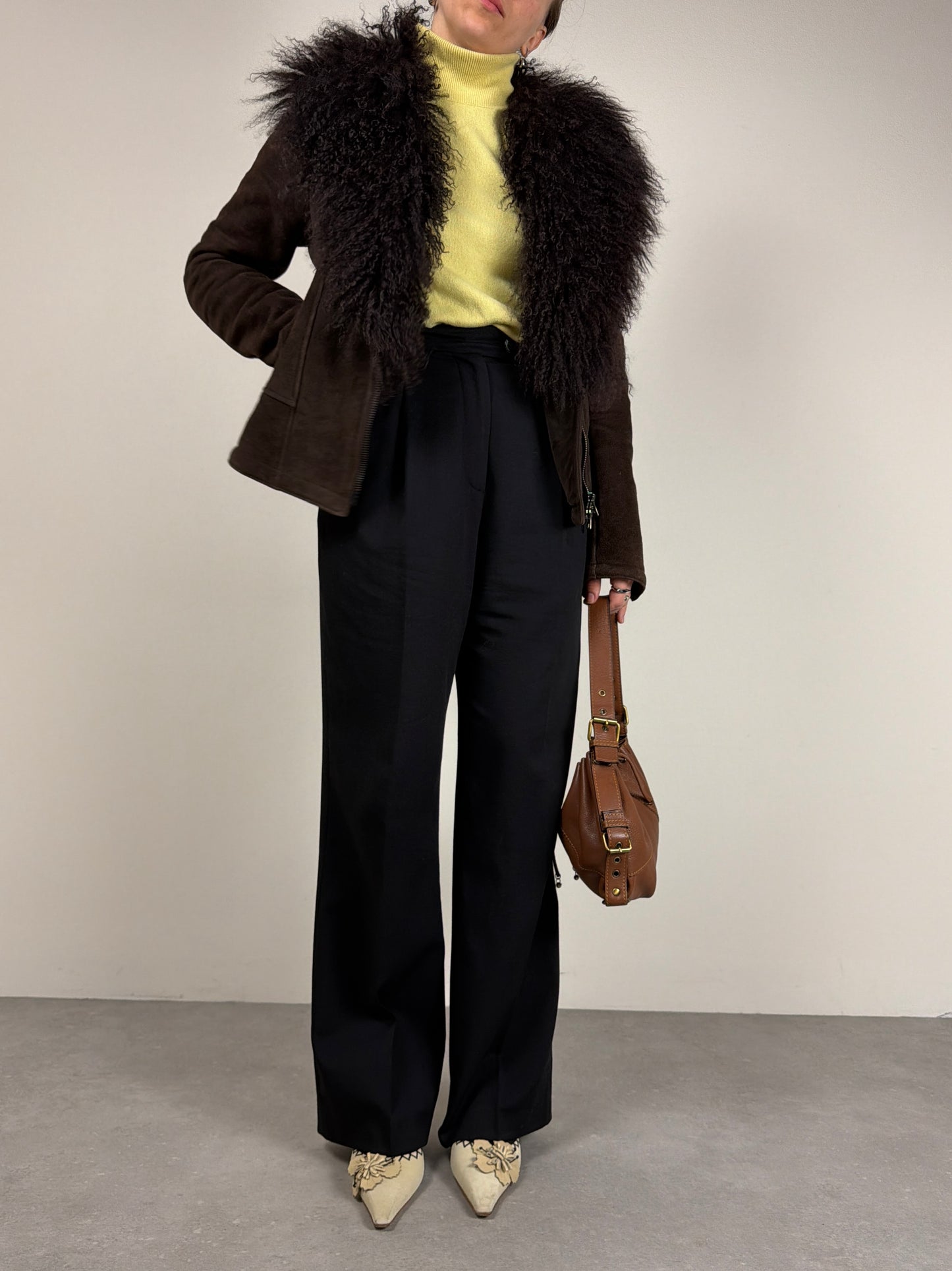 Shearling marrone con collo in pelliccia di Mongolia