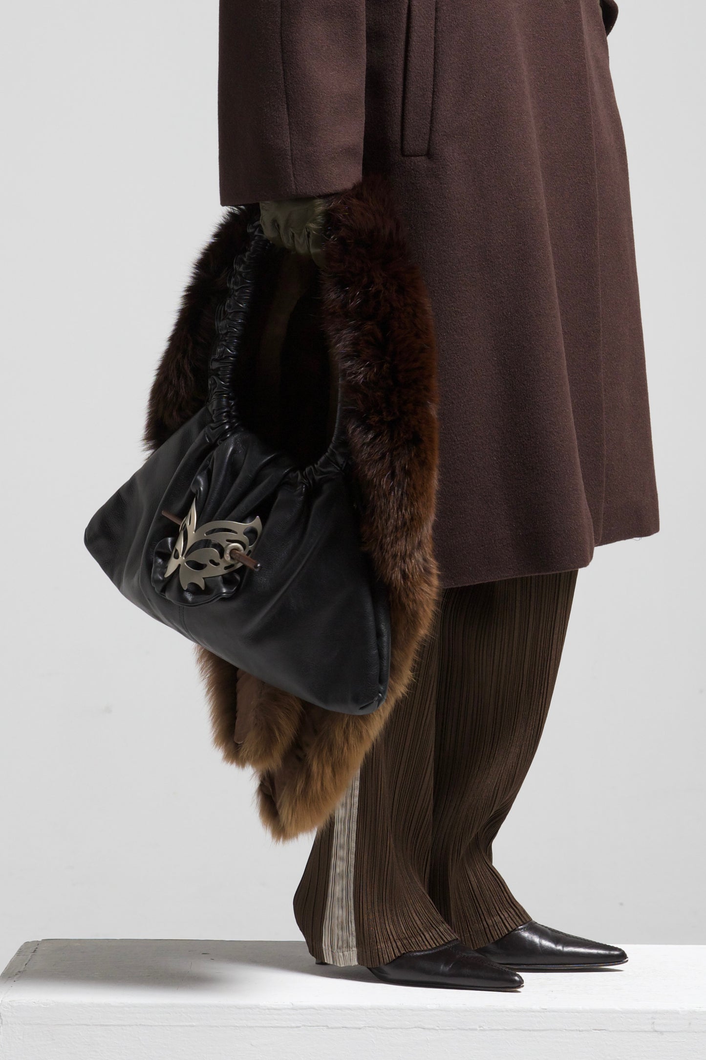 Borsa in vera pelle con farfalla in metallo rimovibile
