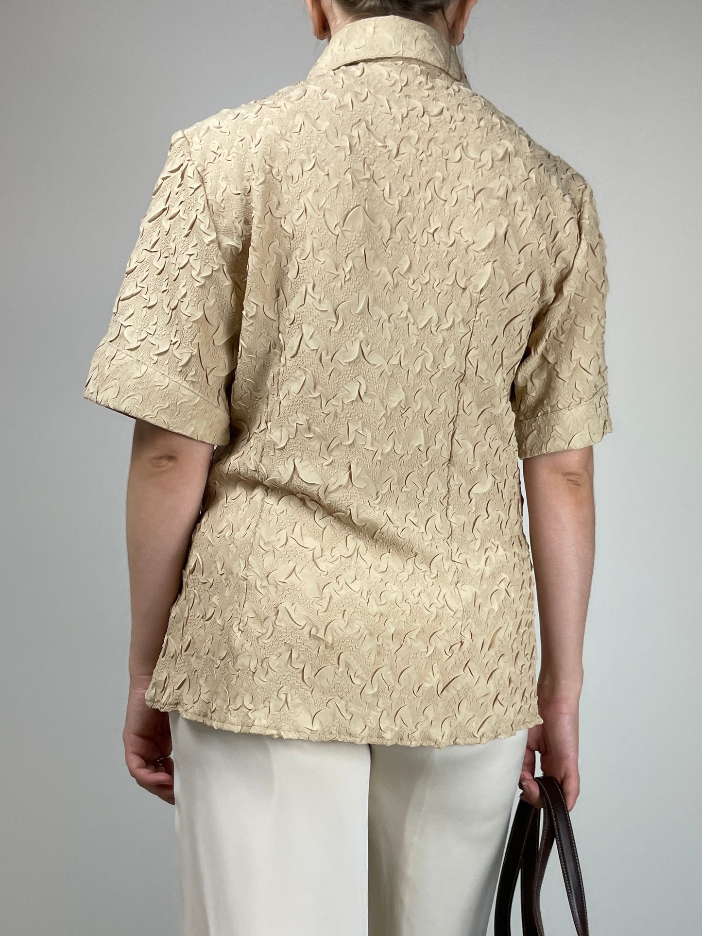 Camicia beige in tessuto crinkle
