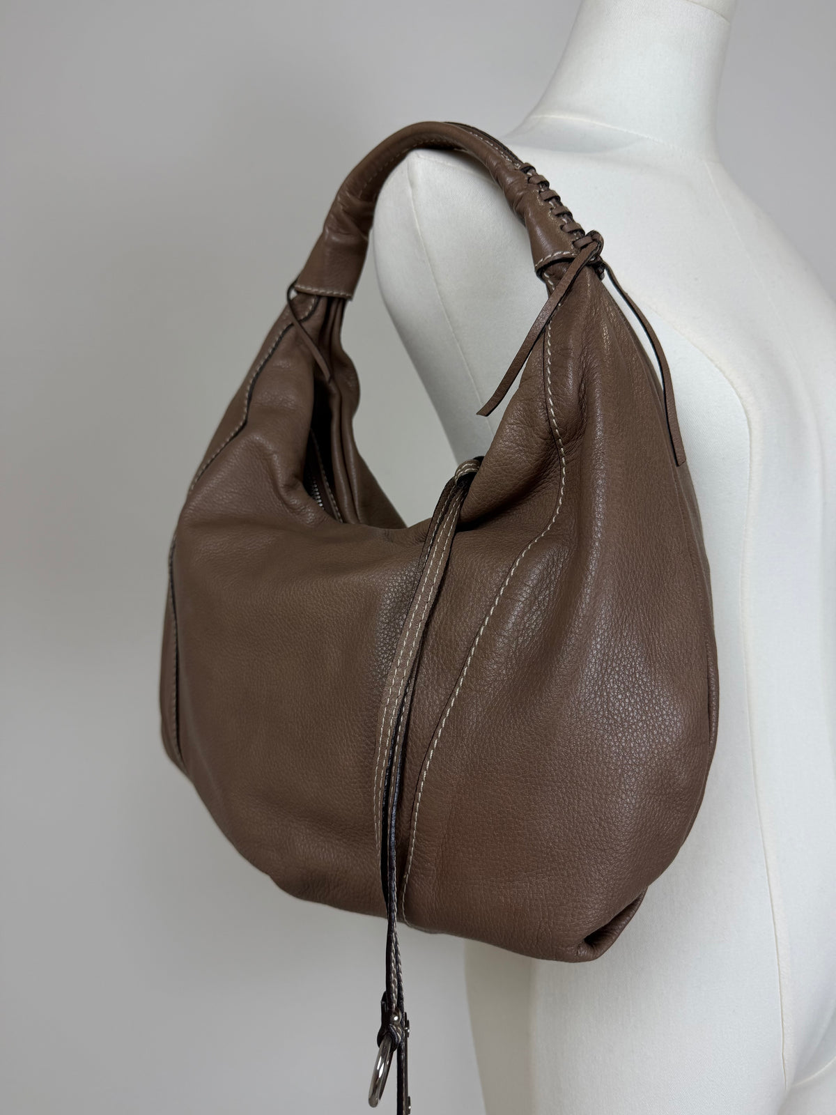 Borsa hobo in vera pelle color tortora