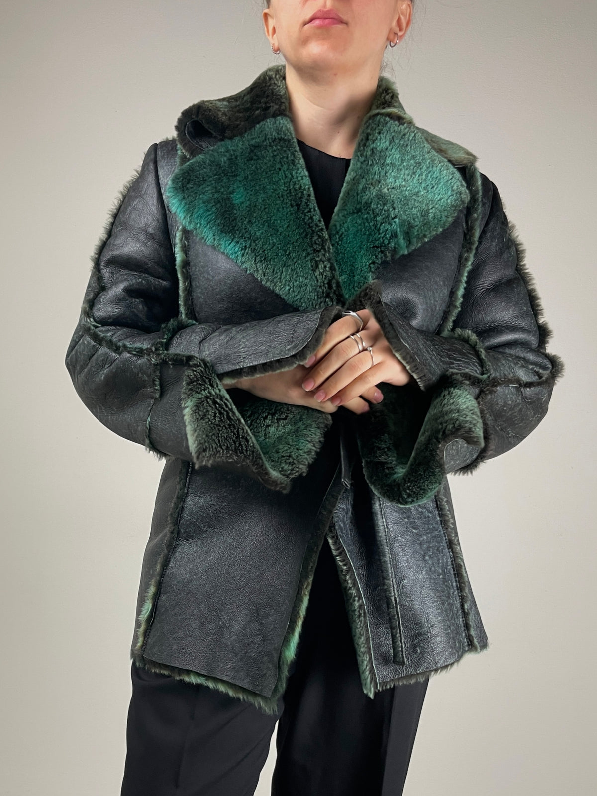 Shearling vintage Made in Italy antracite con riflessi verde salvia