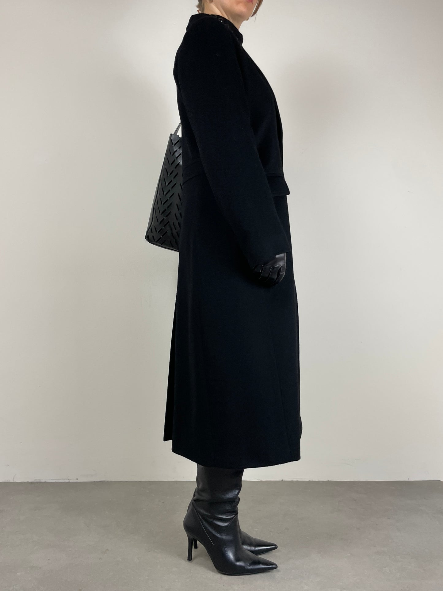 Cappotto nero in lana, angora e cashmere