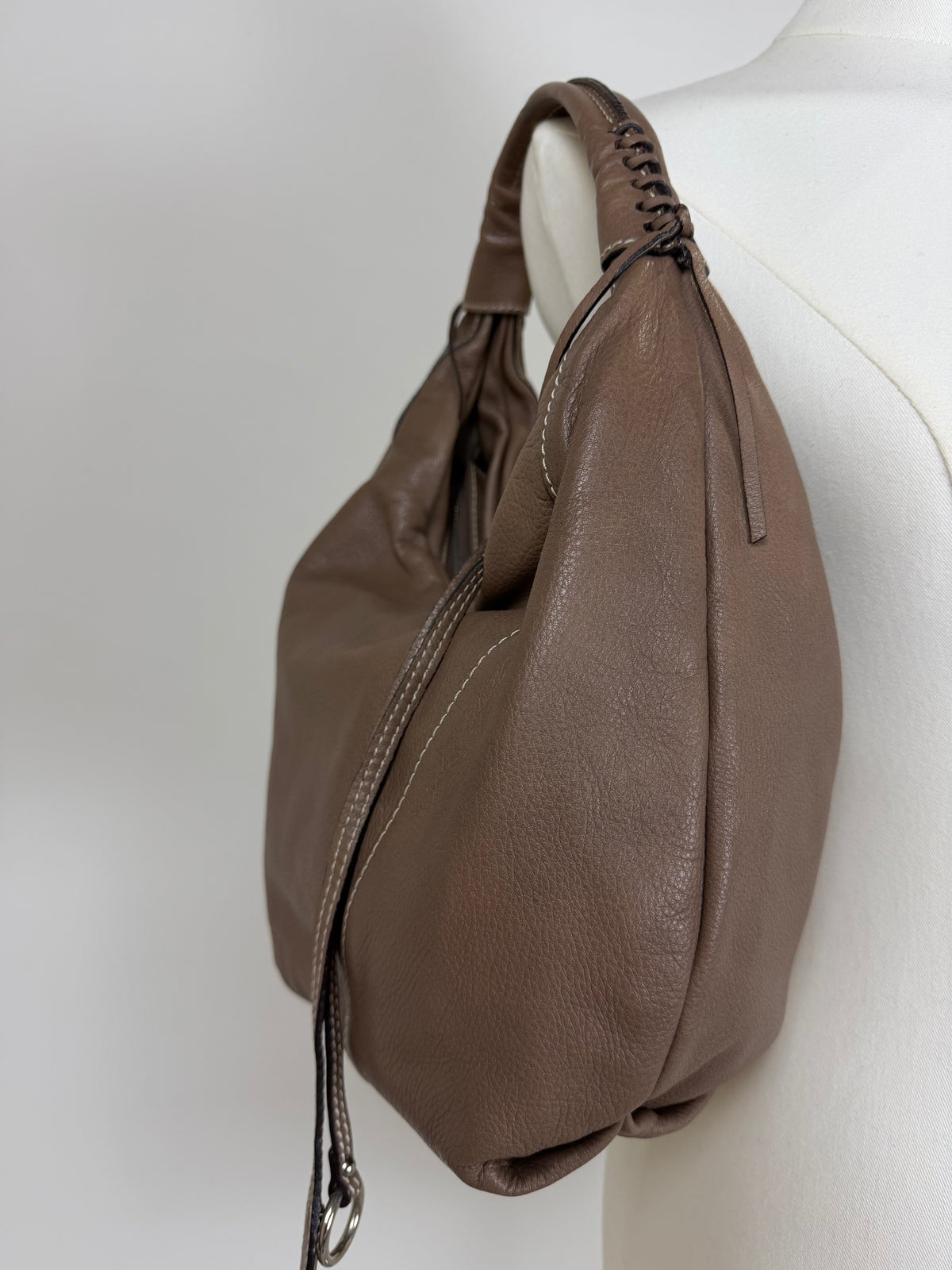 Borsa hobo in vera pelle color tortora