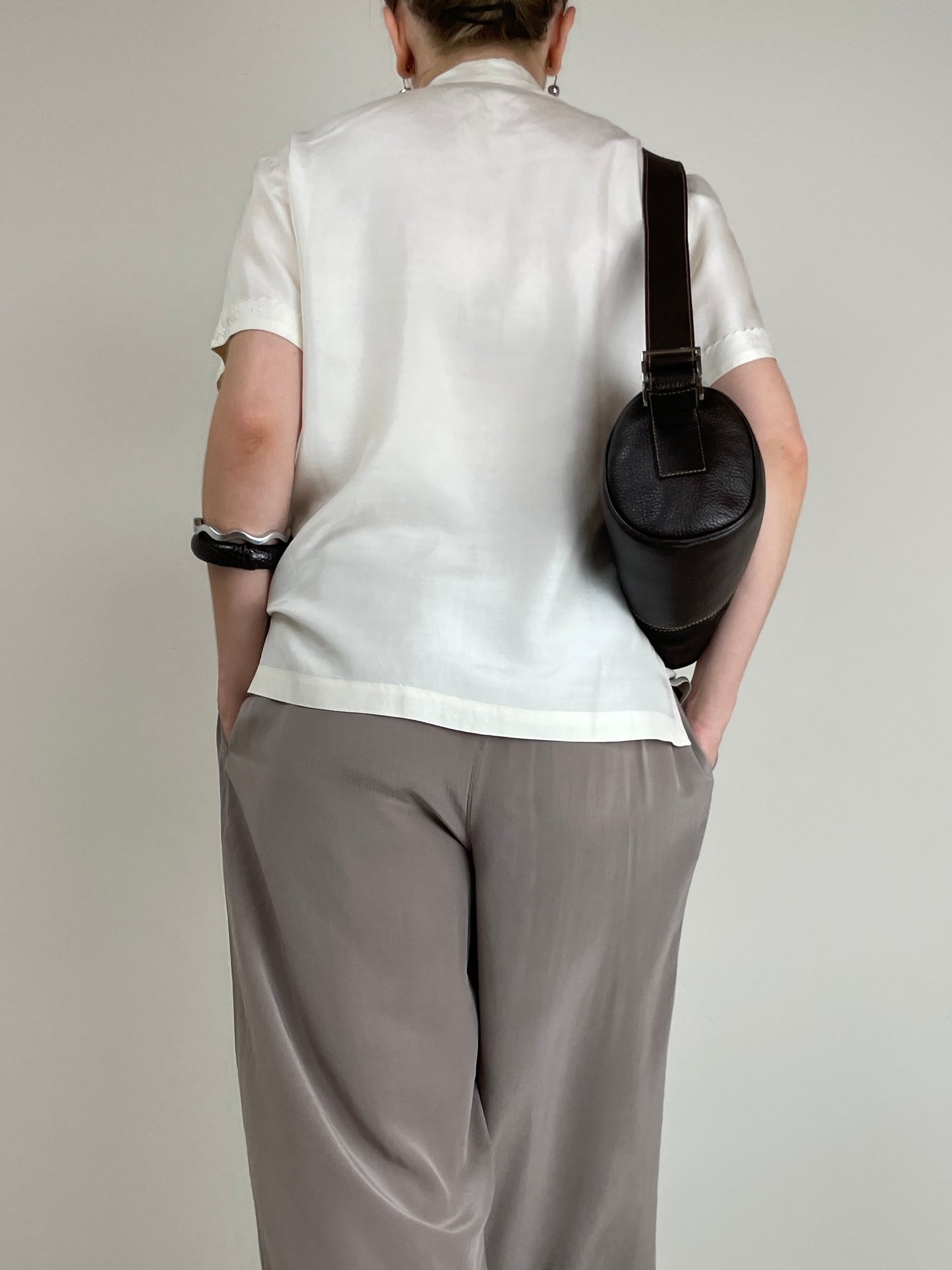 Camicia con ricami in pura seta
