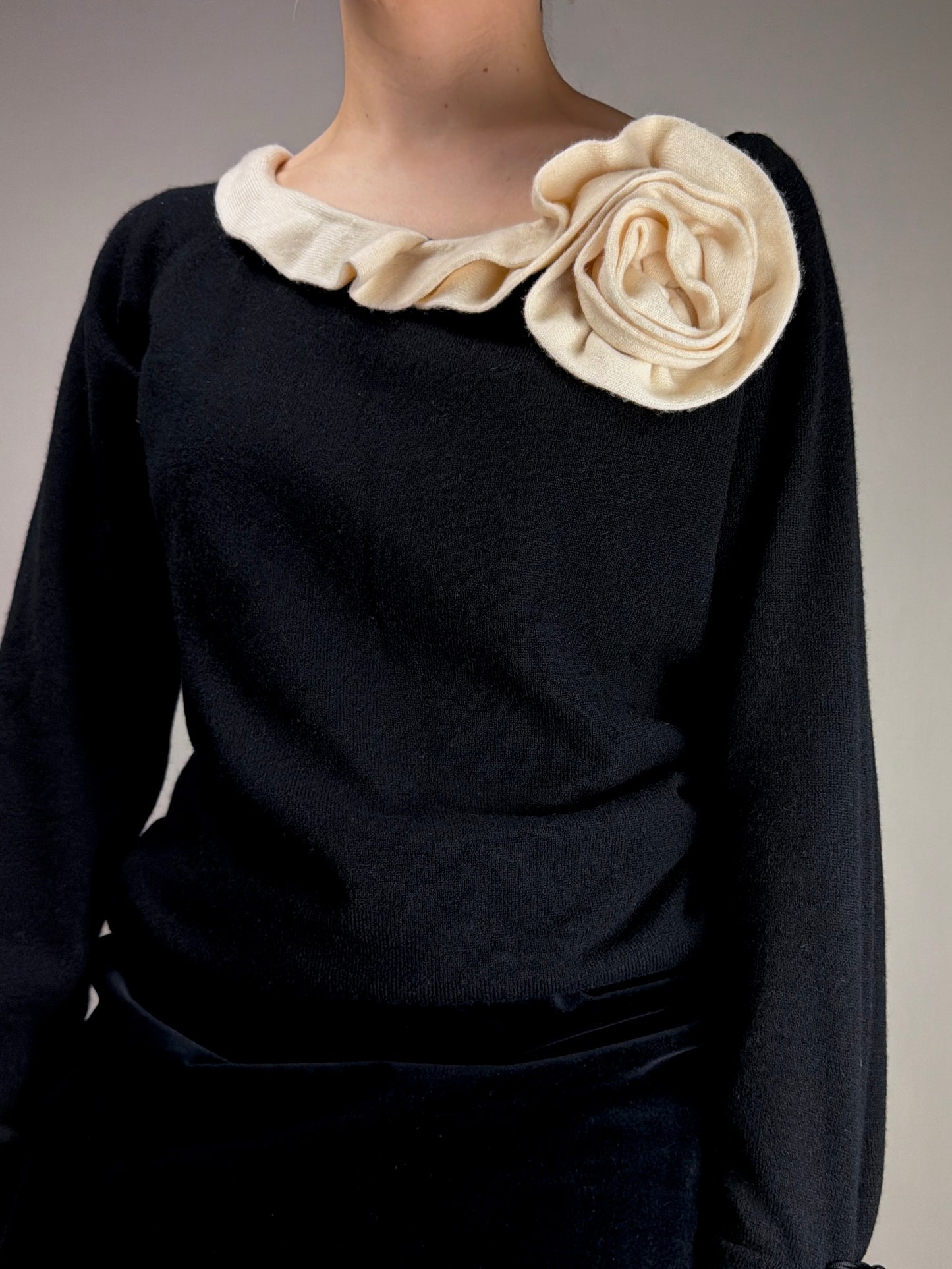 Valentino Cachemire Couture maglioncino in con fiore sullo scollo