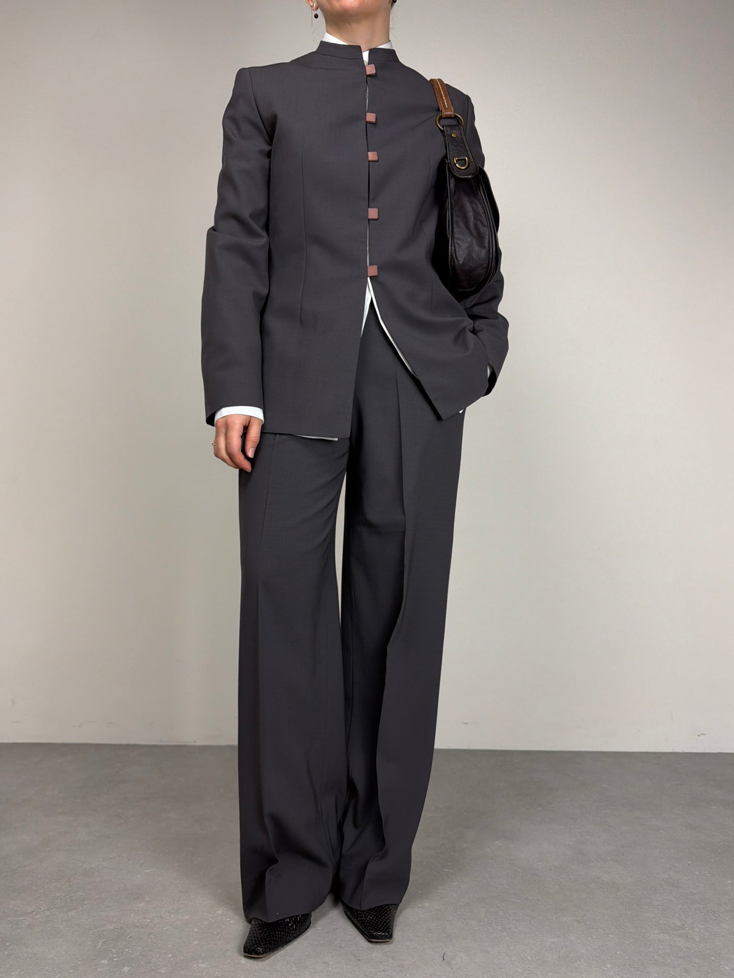 Completo vintage minimal in fresco di lana grigio salvia