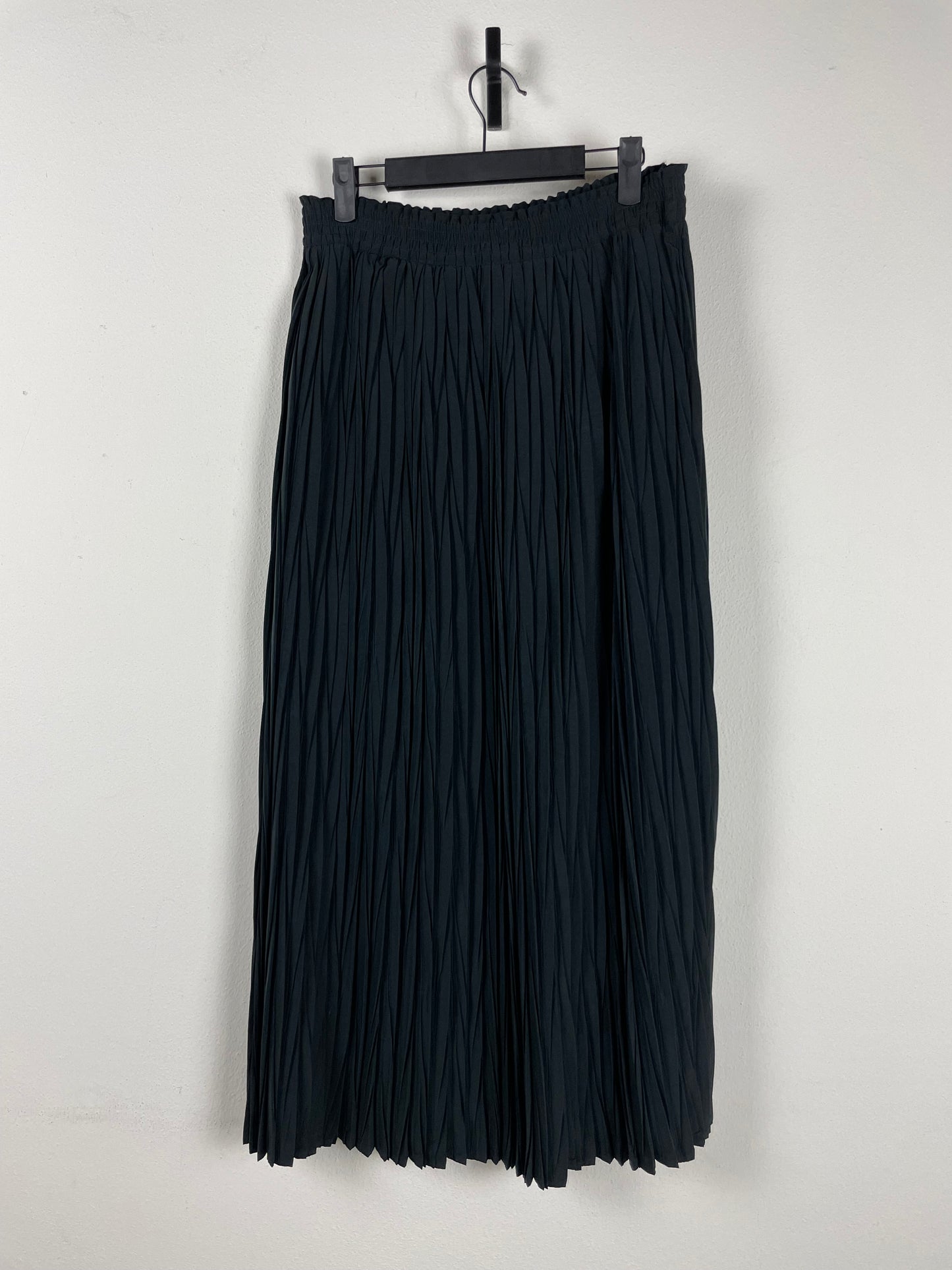 Long pleaded skirt