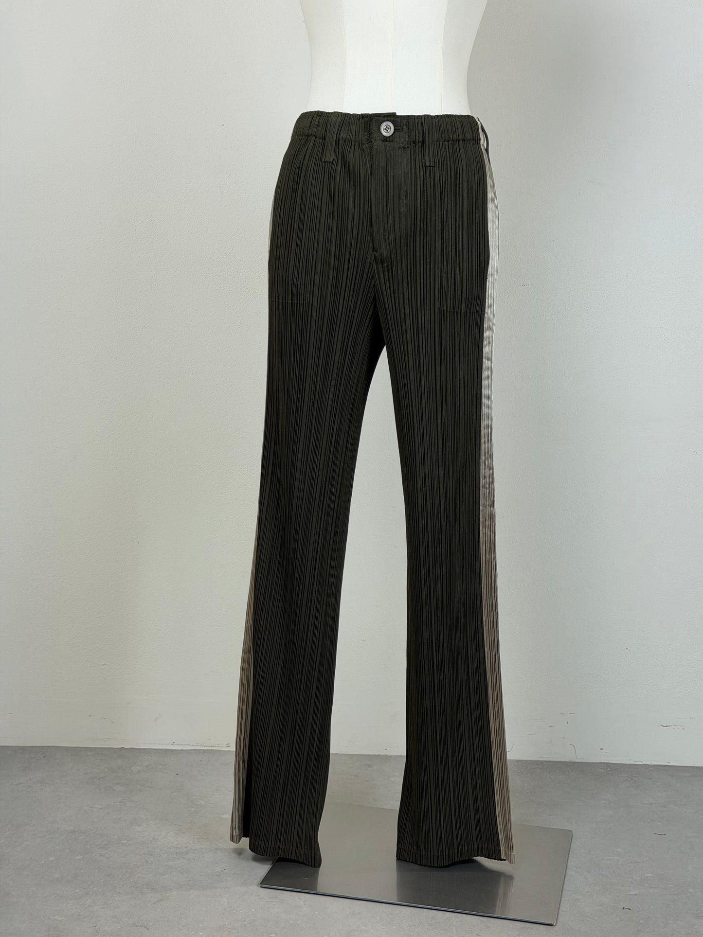 Pleats Please Issey Miyake pantaloni