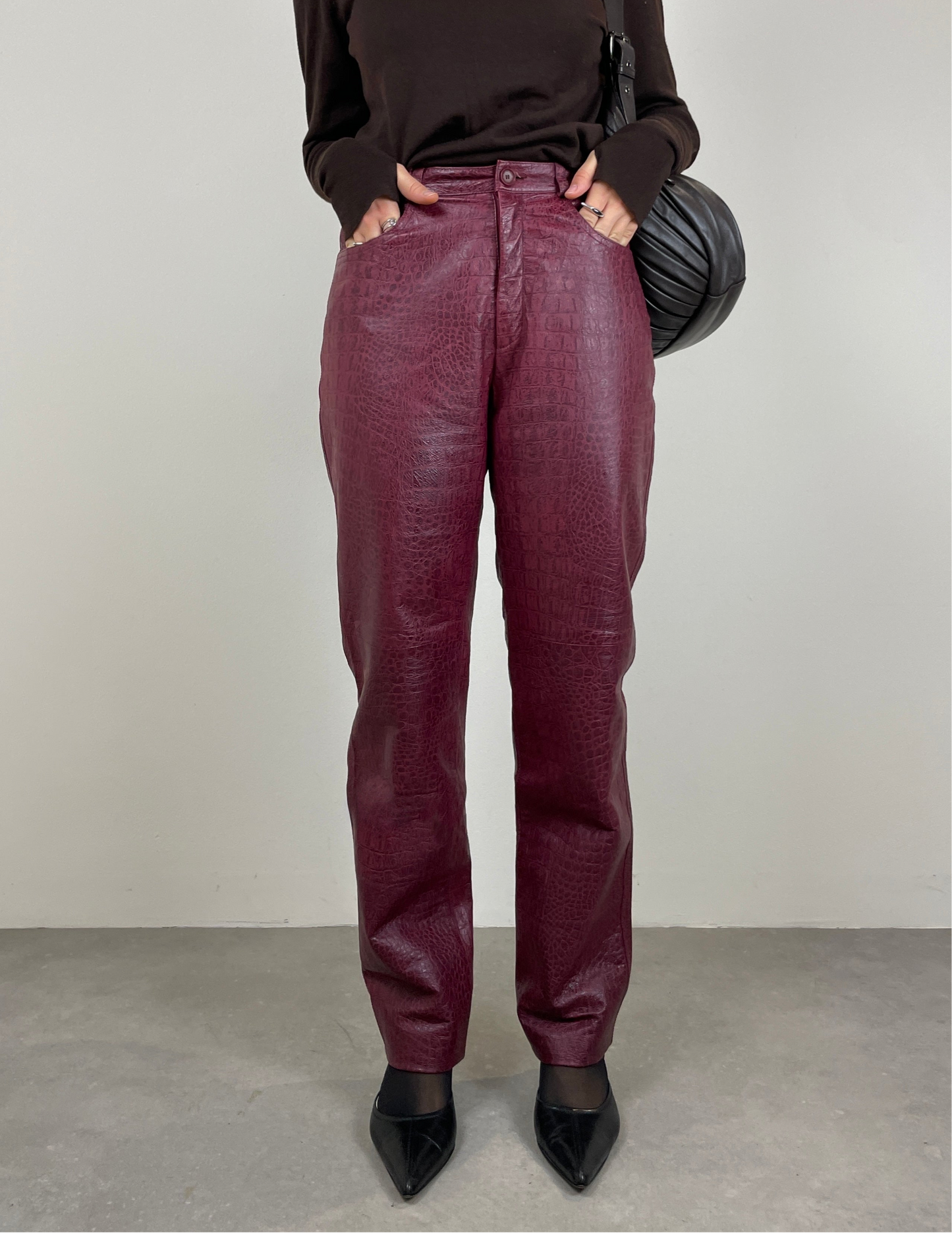 Pantaloni in vera pelle effetto coccodrillo borgogna