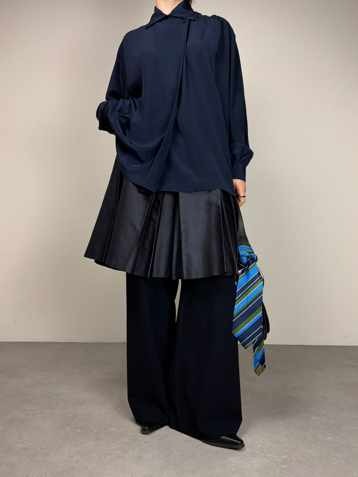 Blusa in pura seta blu