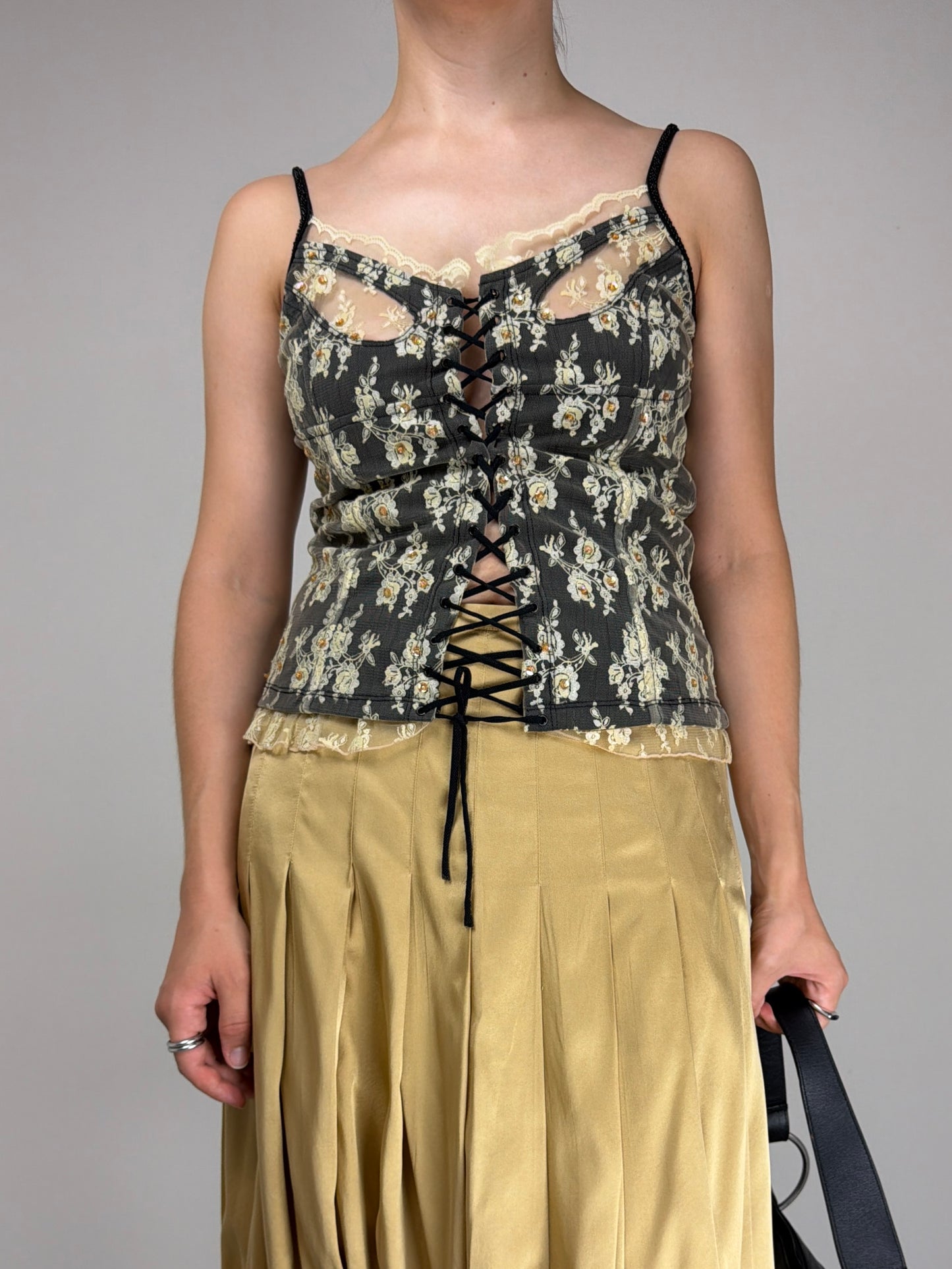 Top vintage in pizzo con intreccio