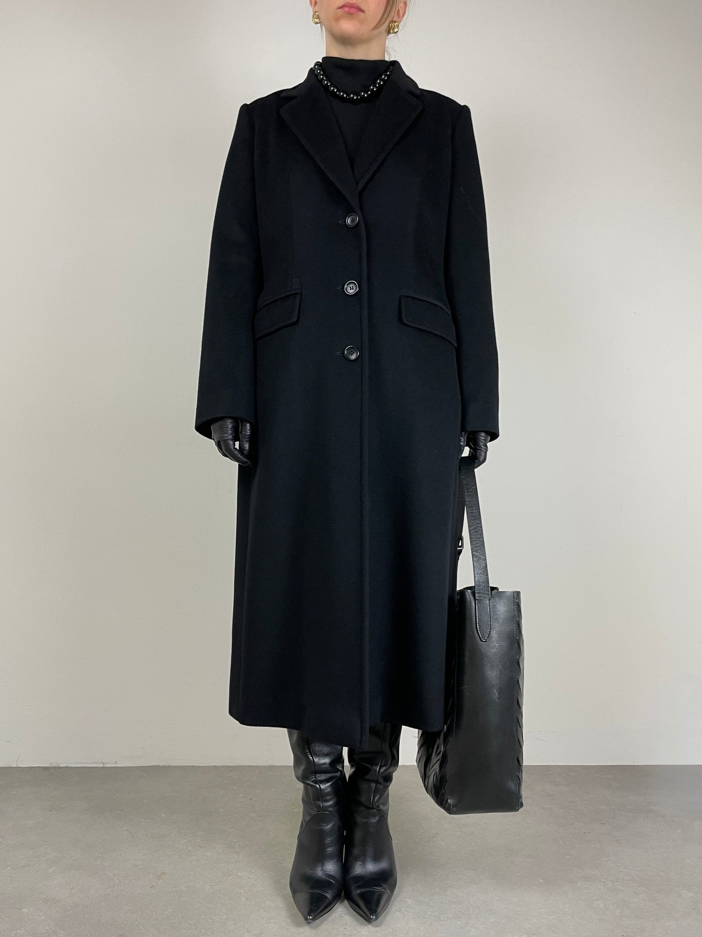 Cappotto nero in lana, angora e cashmere