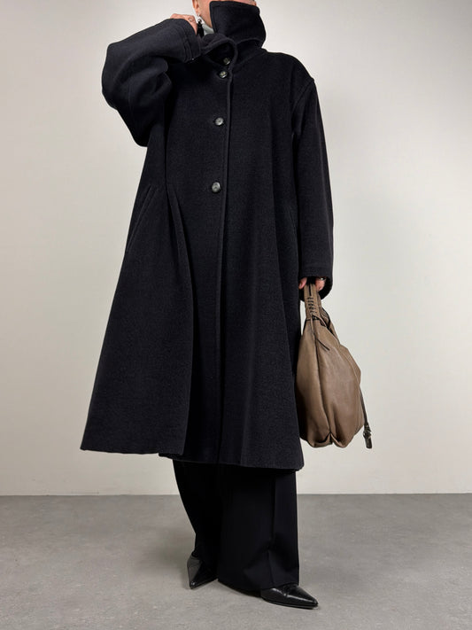 Cappotto Max Mara in lana vergine color grigio dal taglio over