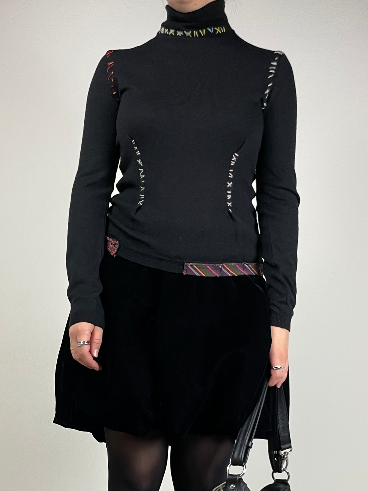 MOSCHINO maglione in lana con ricami manuali
