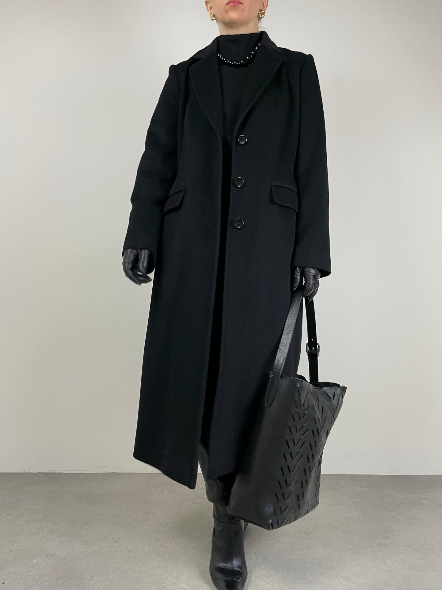 Cappotto nero in lana, angora e cashmere