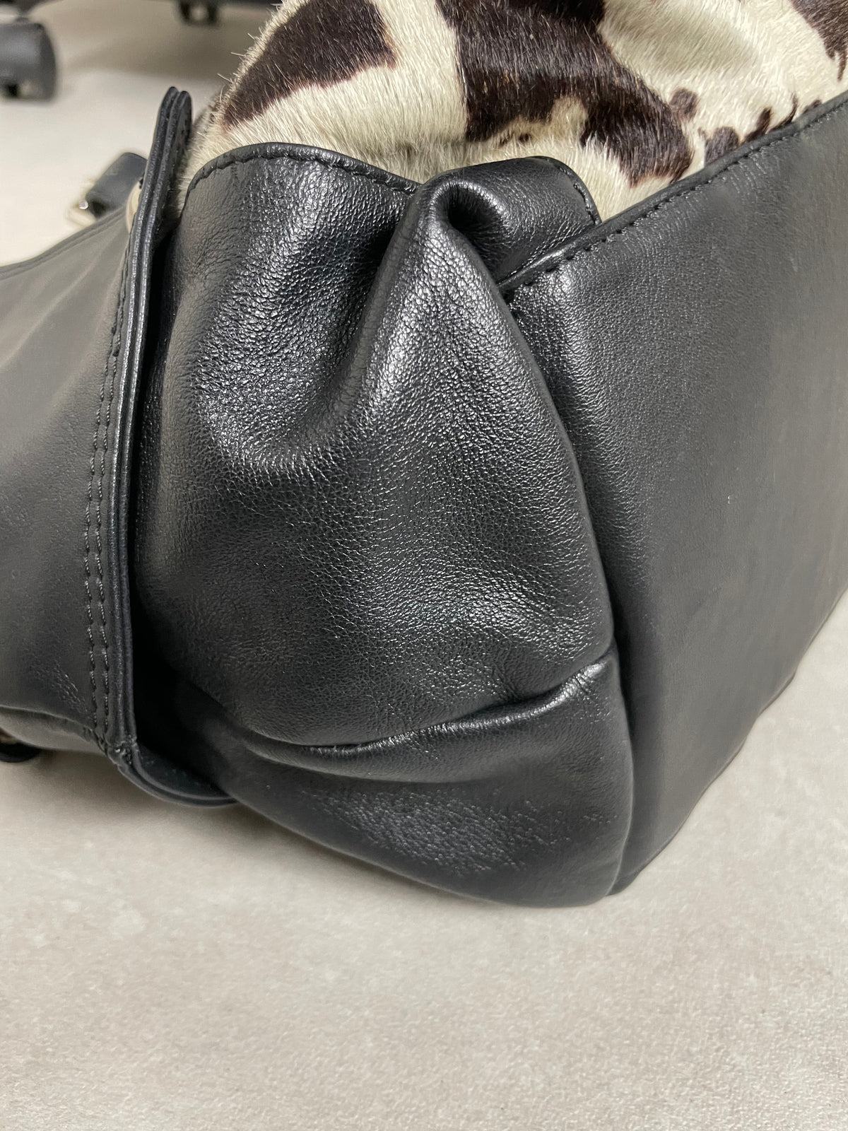 Borsa in vera pelle con il davanti in cavallino cow print