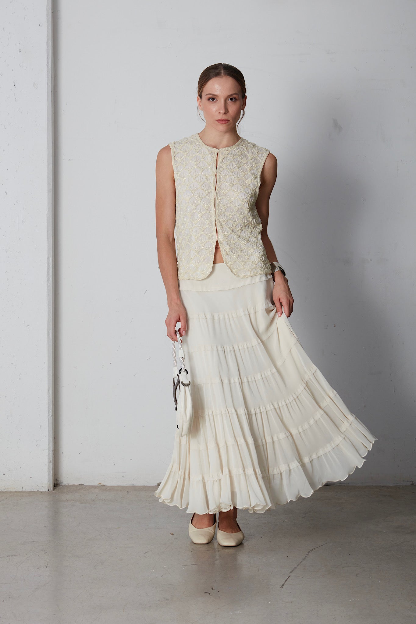 Gilet in seta ricamato con perline