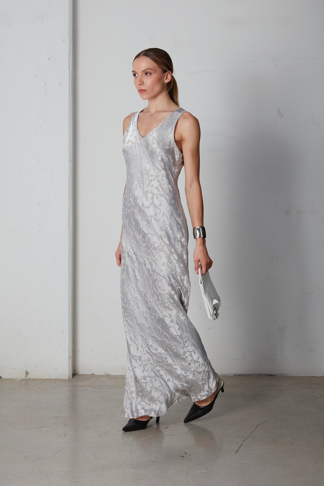 Abito lungo in jacquard floreale di viscosa e seta