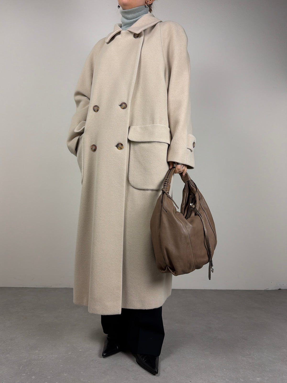 Borsa hobo in vera pelle color tortora