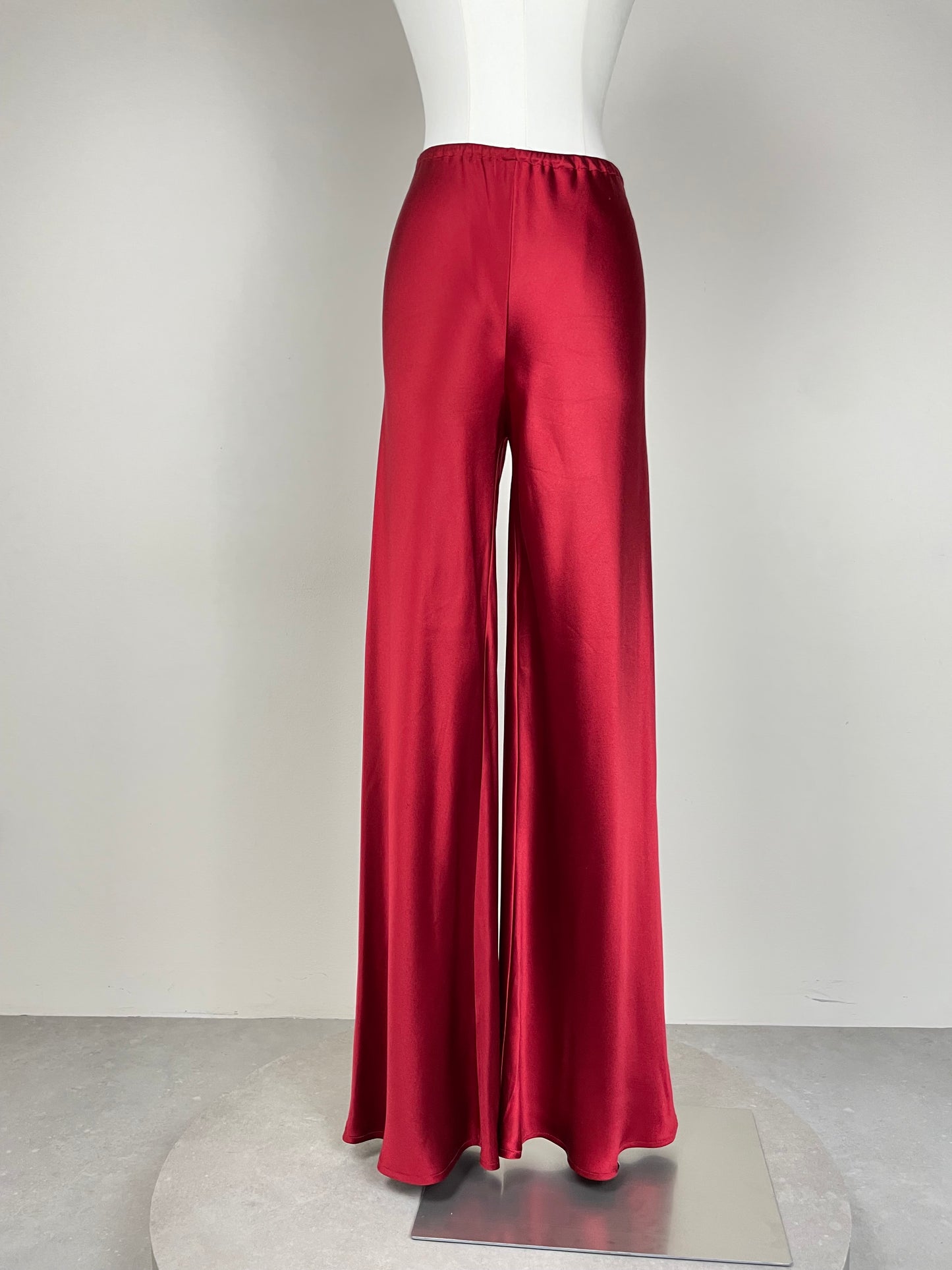 Pantalone in pura seta tagliato in sbieco