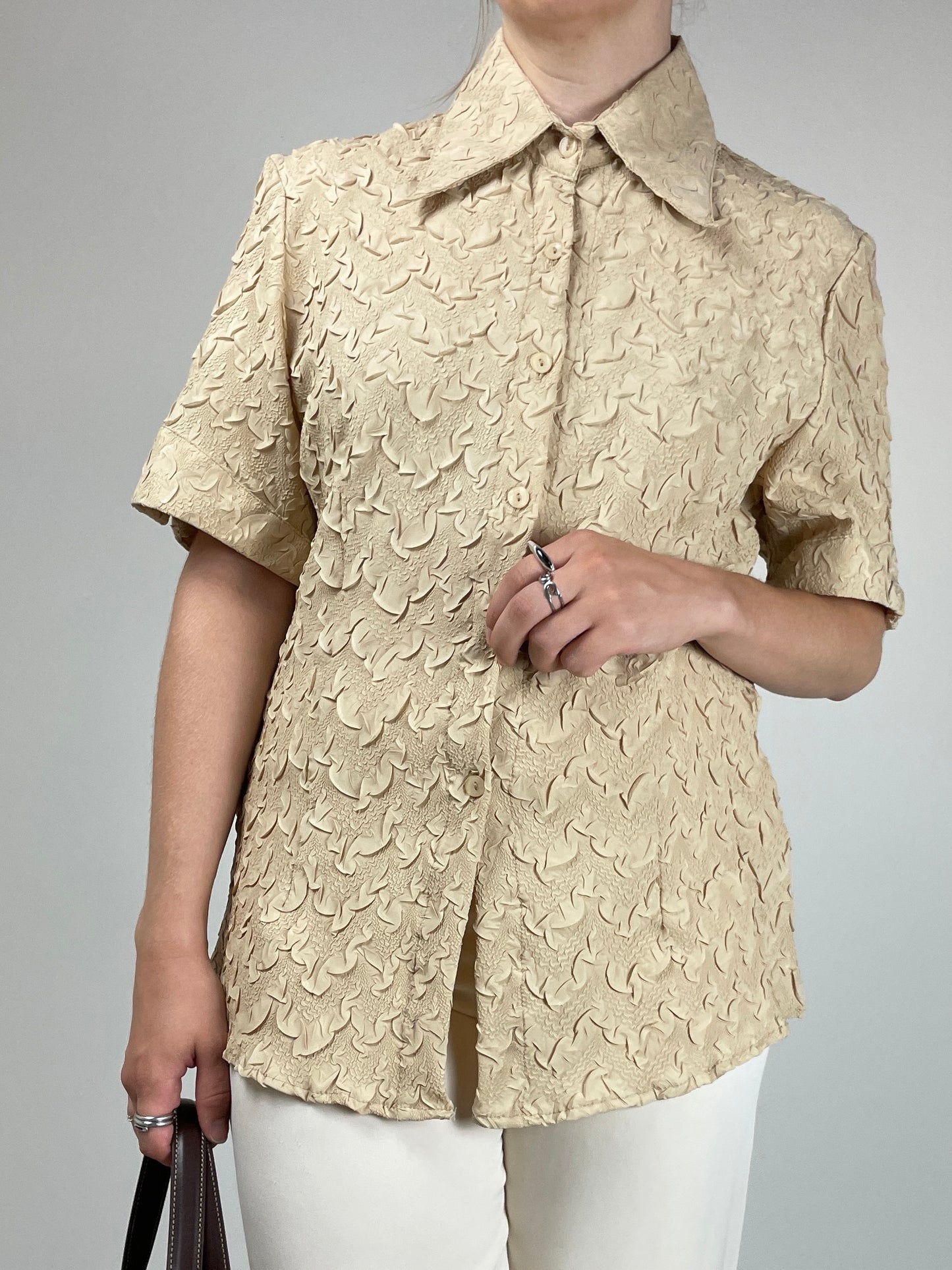 Camicia beige in tessuto crinkle