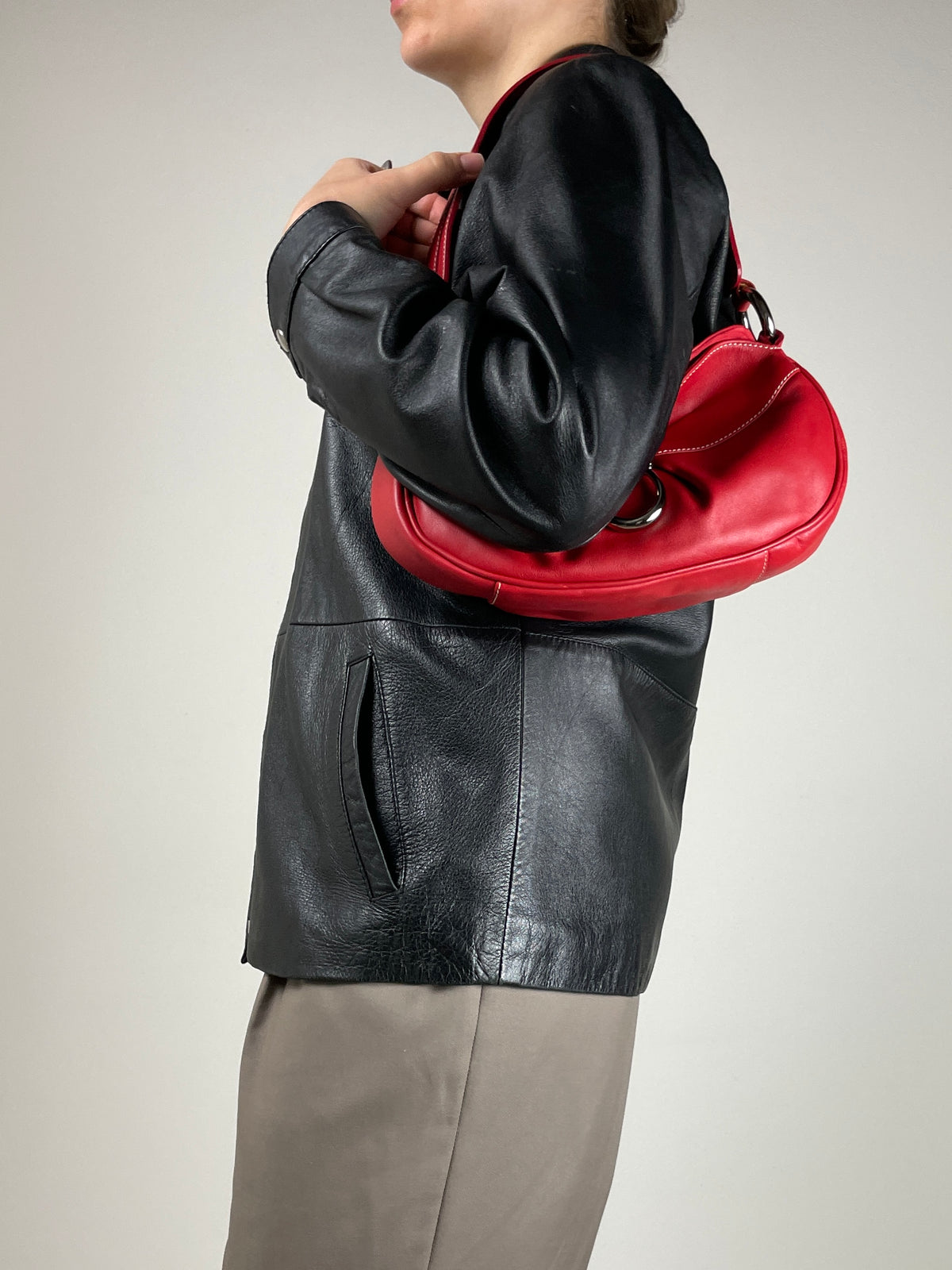 Giacca minimal in vera pelle nera
