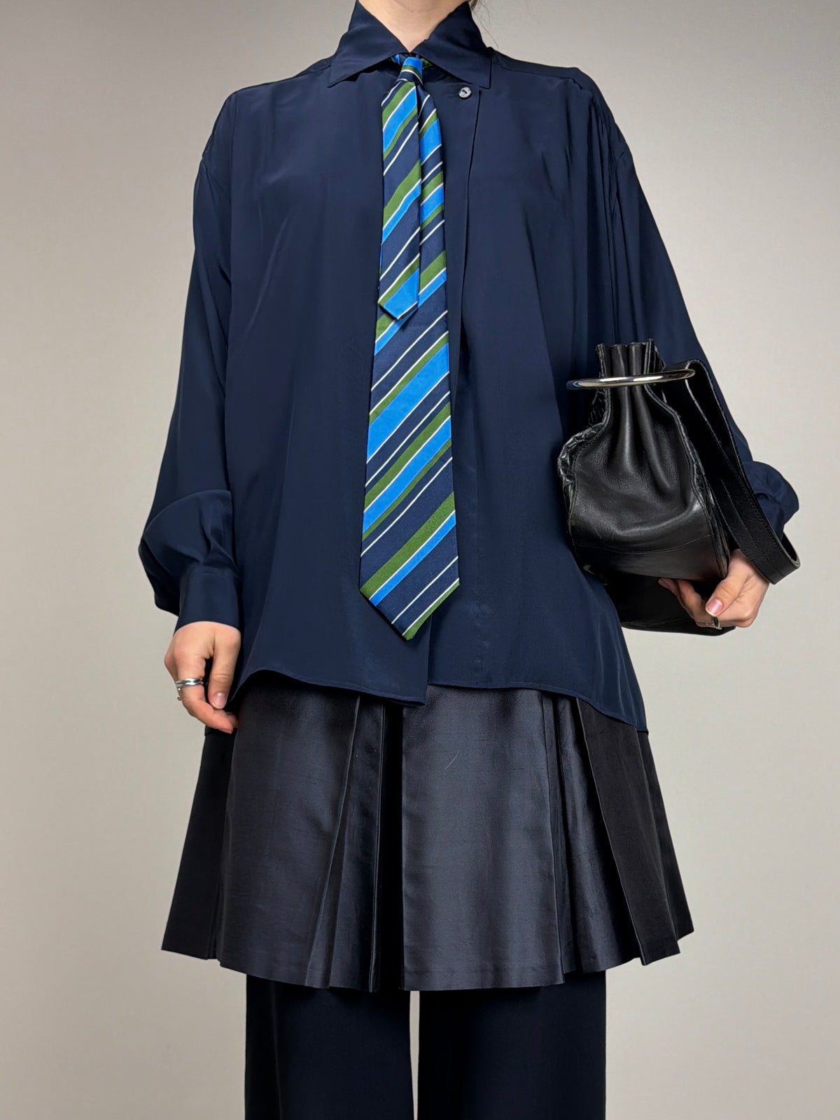 Blusa in pura seta blu