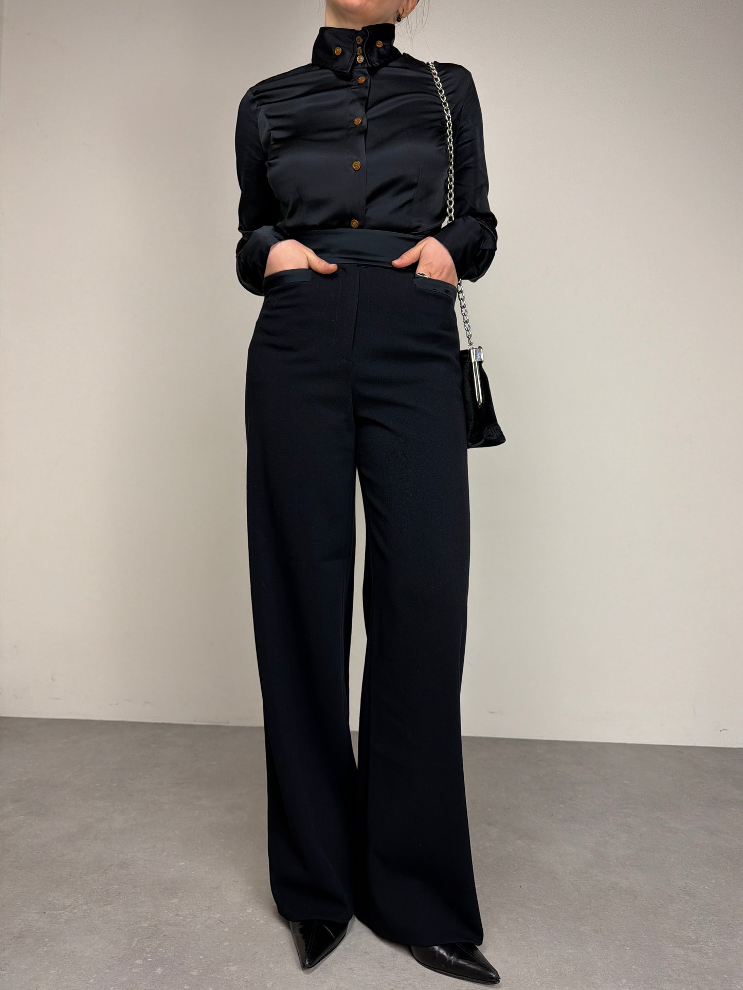 Pantalone vintage elegante in lana a vita alta