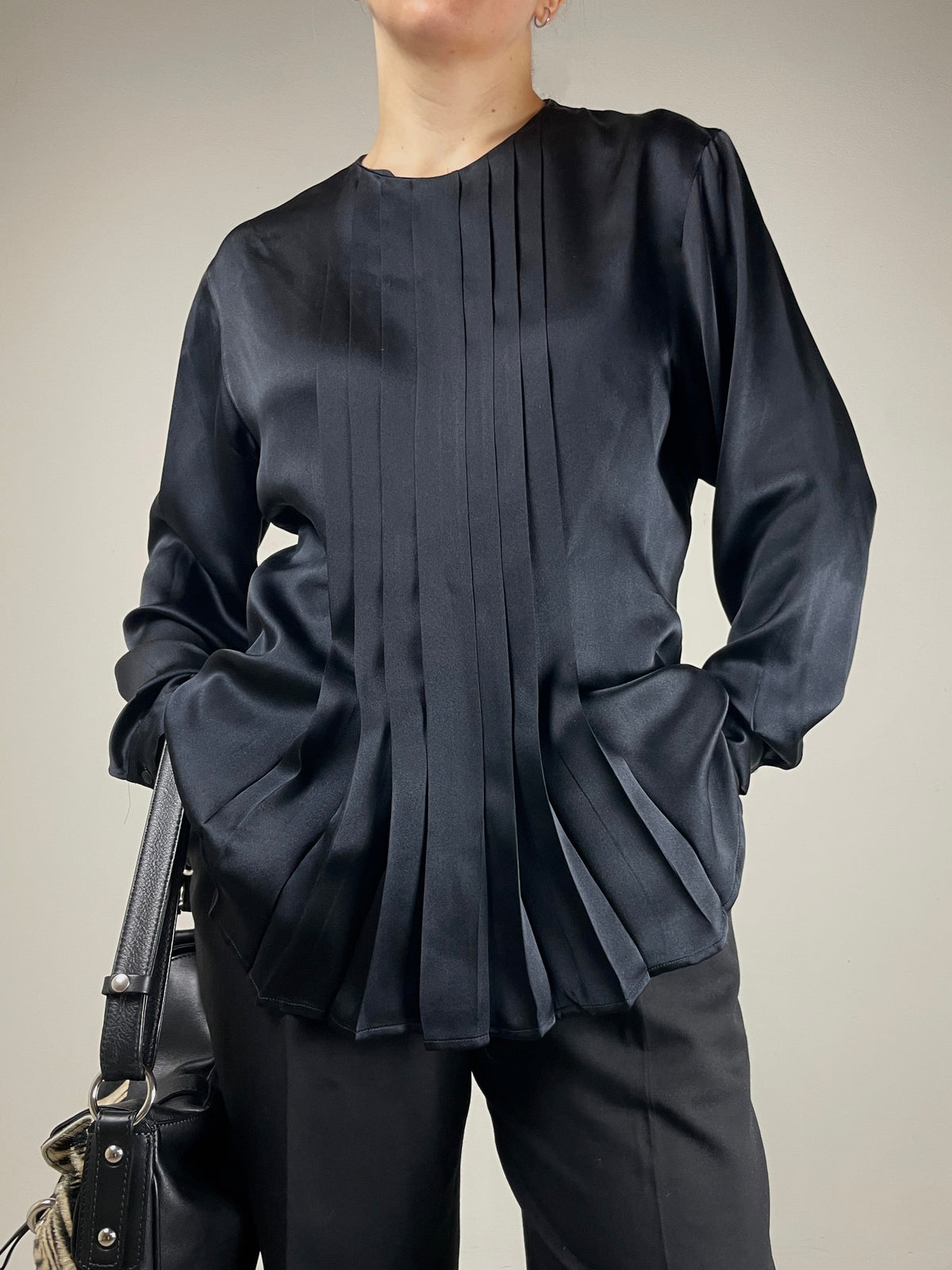 Blusa vintage in pura seta nera