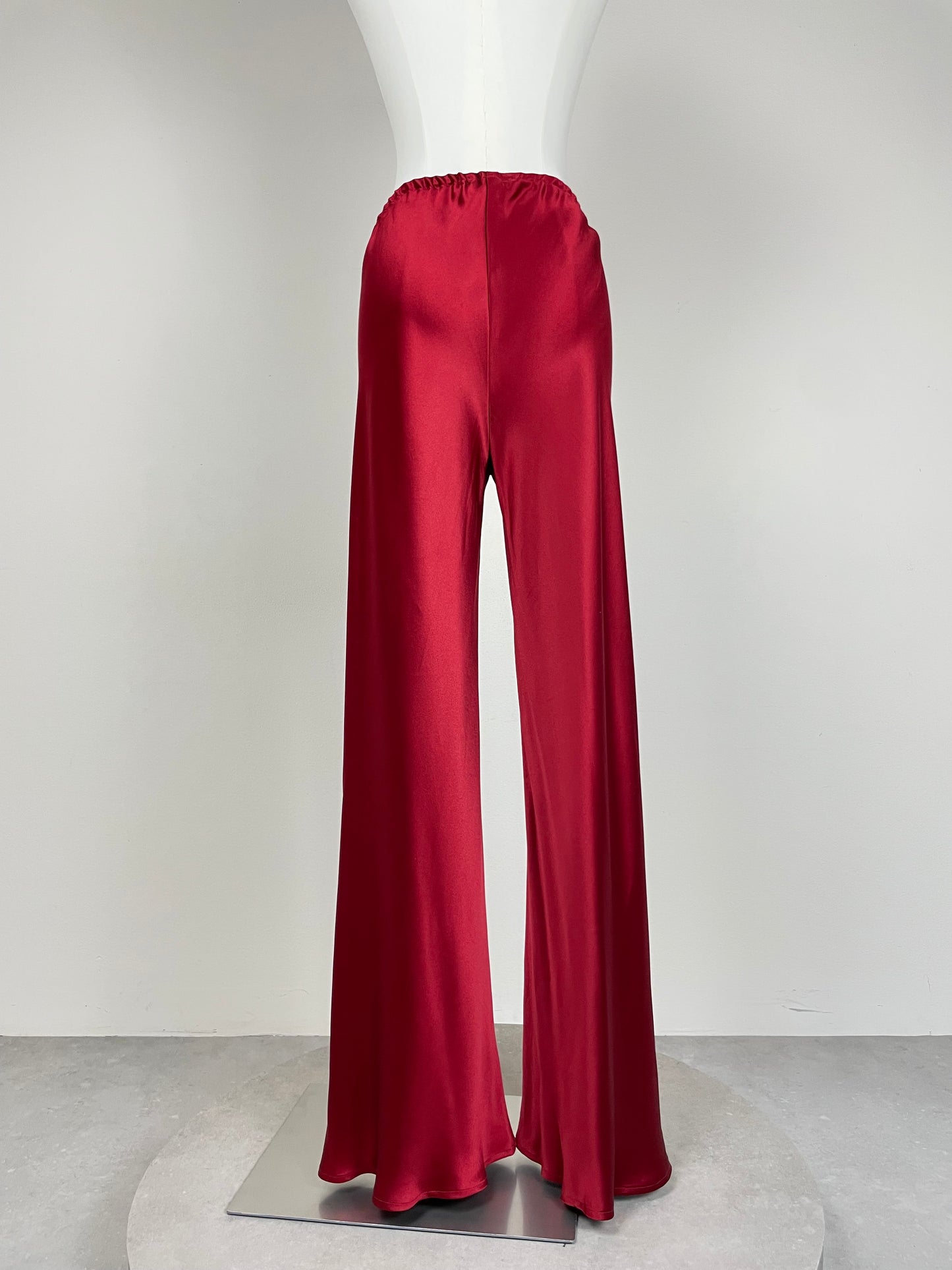 Pantalone in pura seta tagliato in sbieco