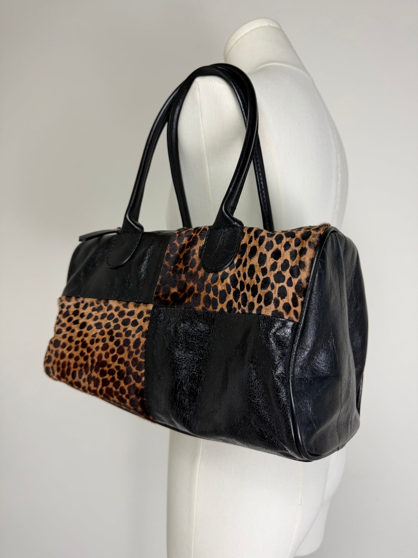 Bauletto in pelle verniciata e cavallino leopardato