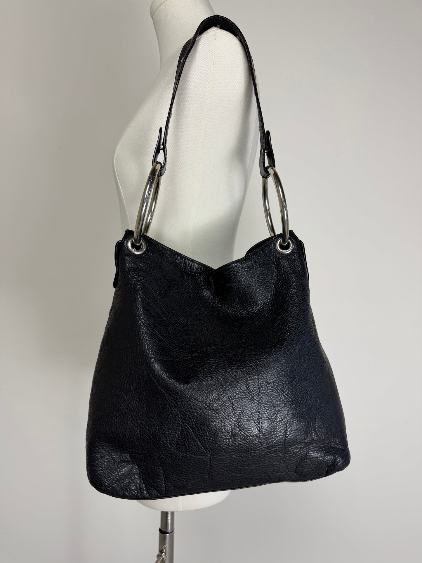 Borsa in vera pelle con anelli laterali